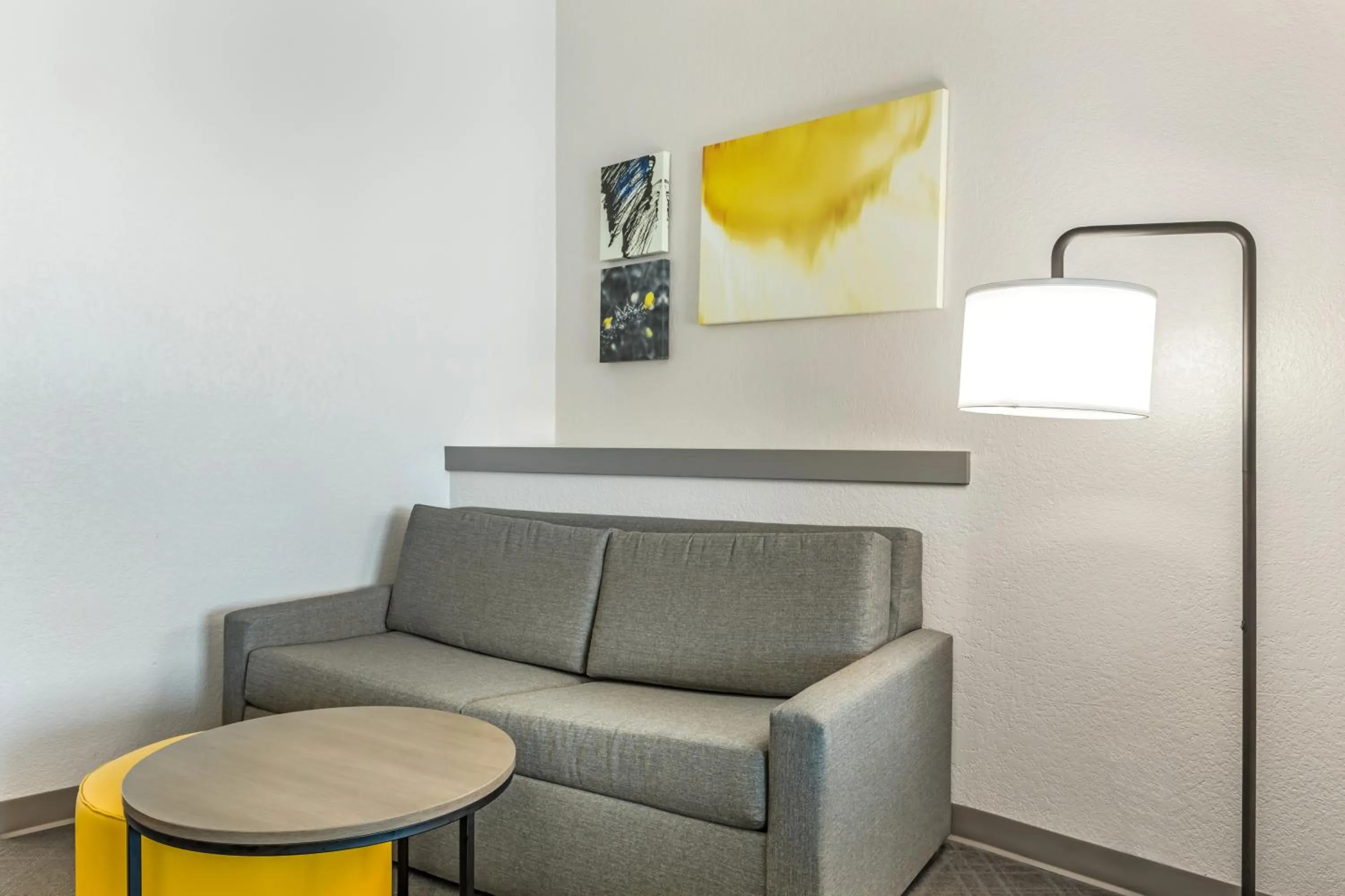 Seating area in Comfort Suites Nacogdoches