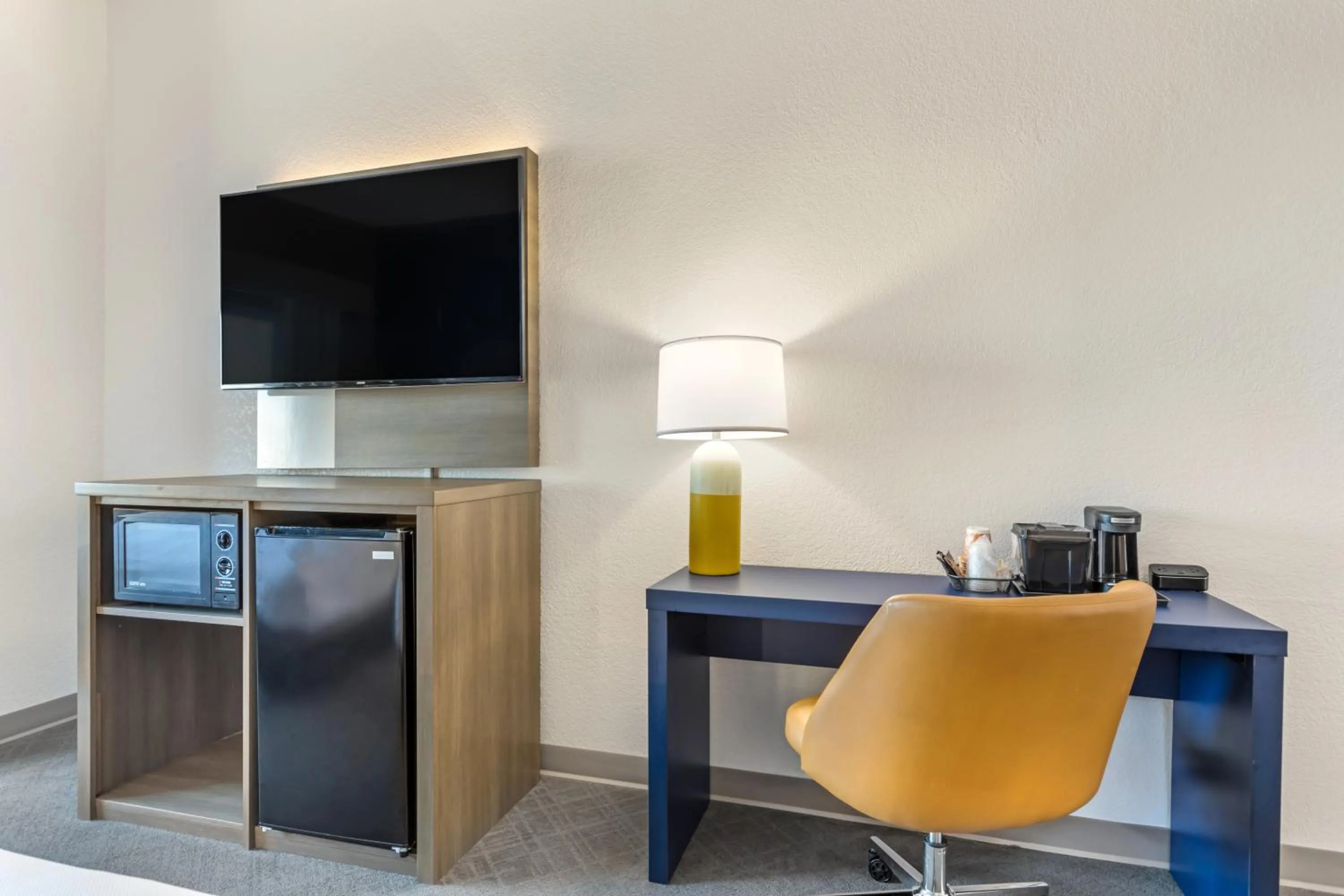 TV and multimedia in Comfort Suites Nacogdoches