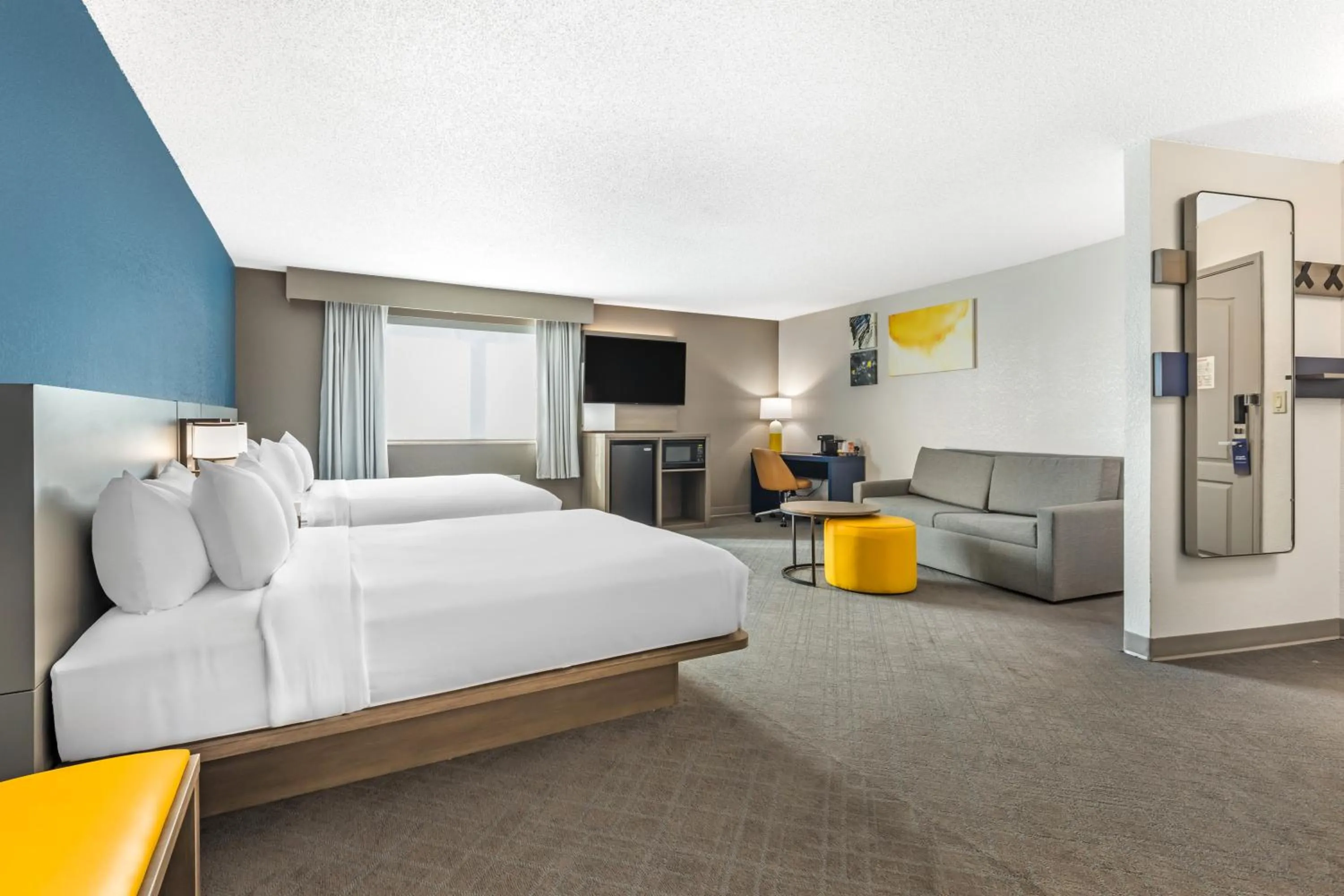 Photo of the whole room, Bed in Comfort Suites Nacogdoches