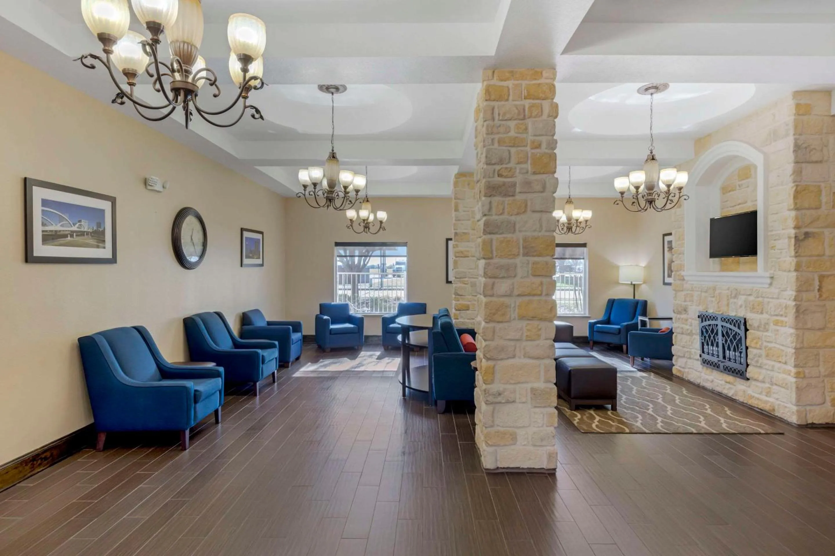 Lobby or reception in Comfort Suites Benbrook - Fort Worth Southwest