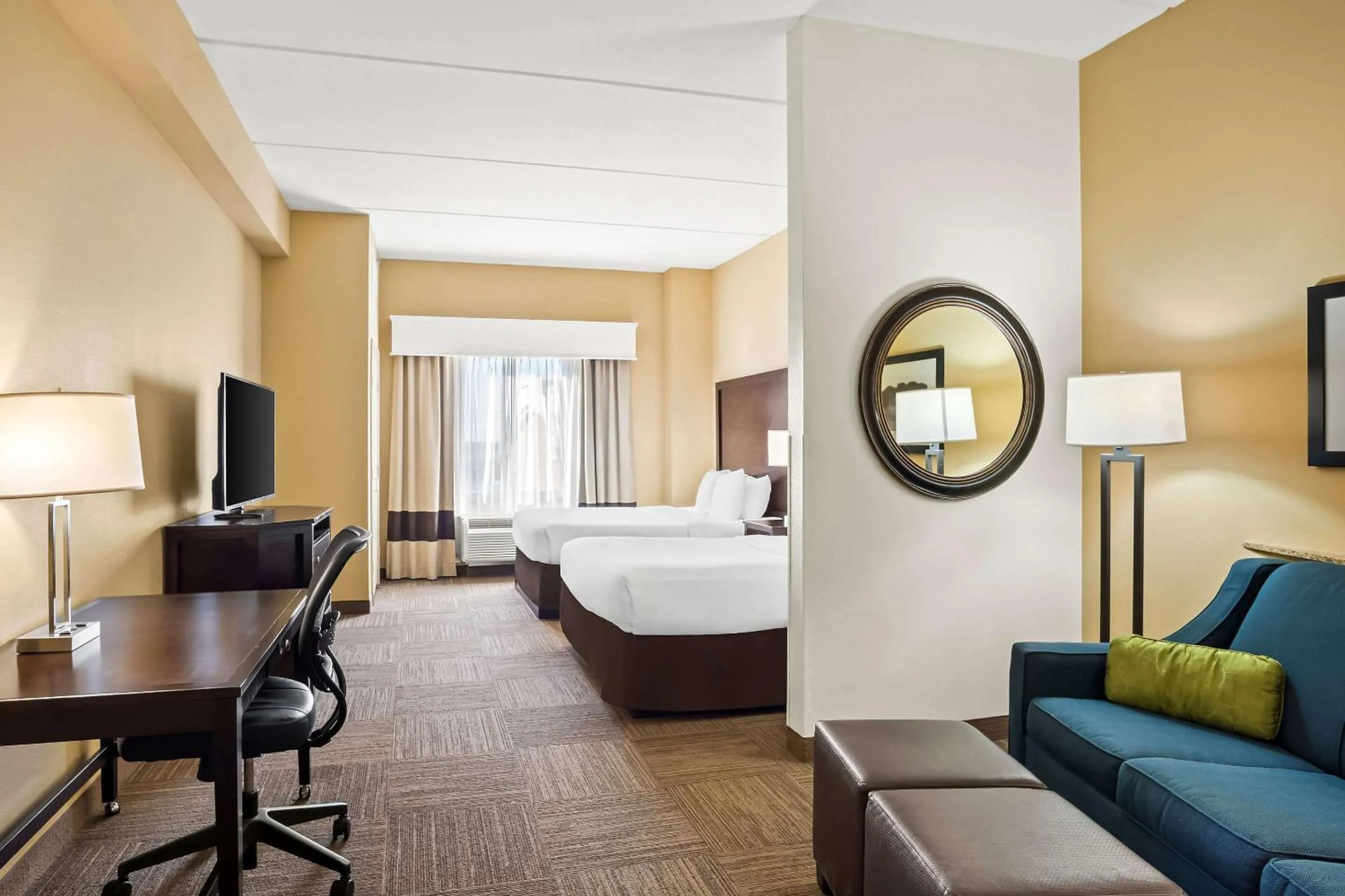 Bedroom, Bed in Comfort Suites Frisco