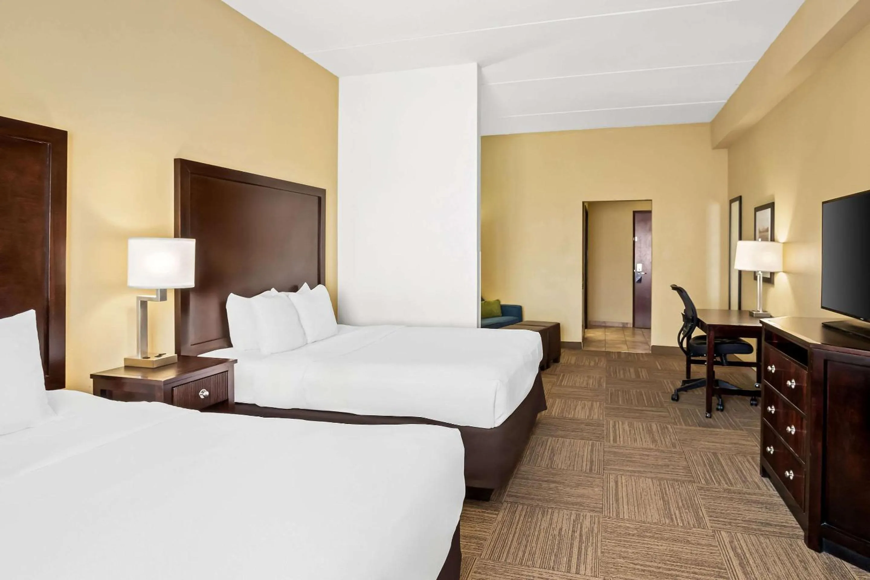 Bedroom, Bed in Comfort Suites Frisco