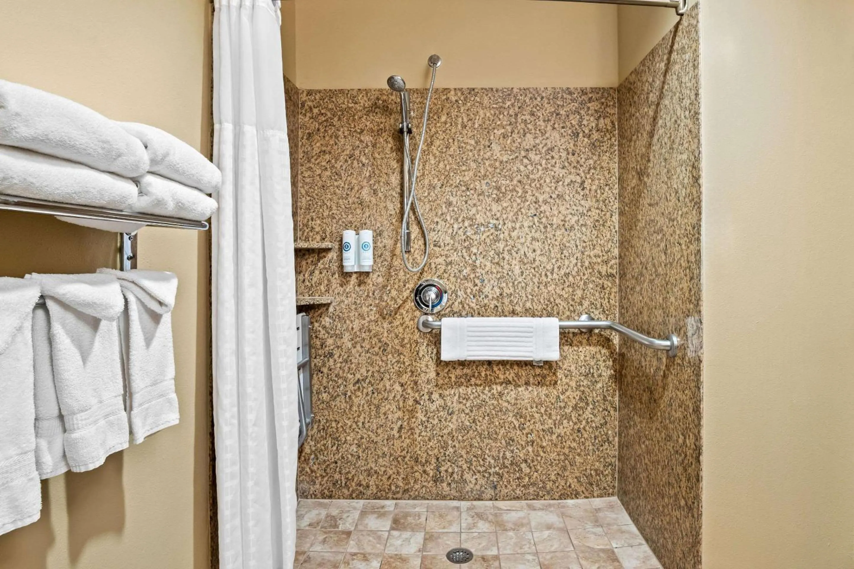 Bedroom in Comfort Suites Frisco