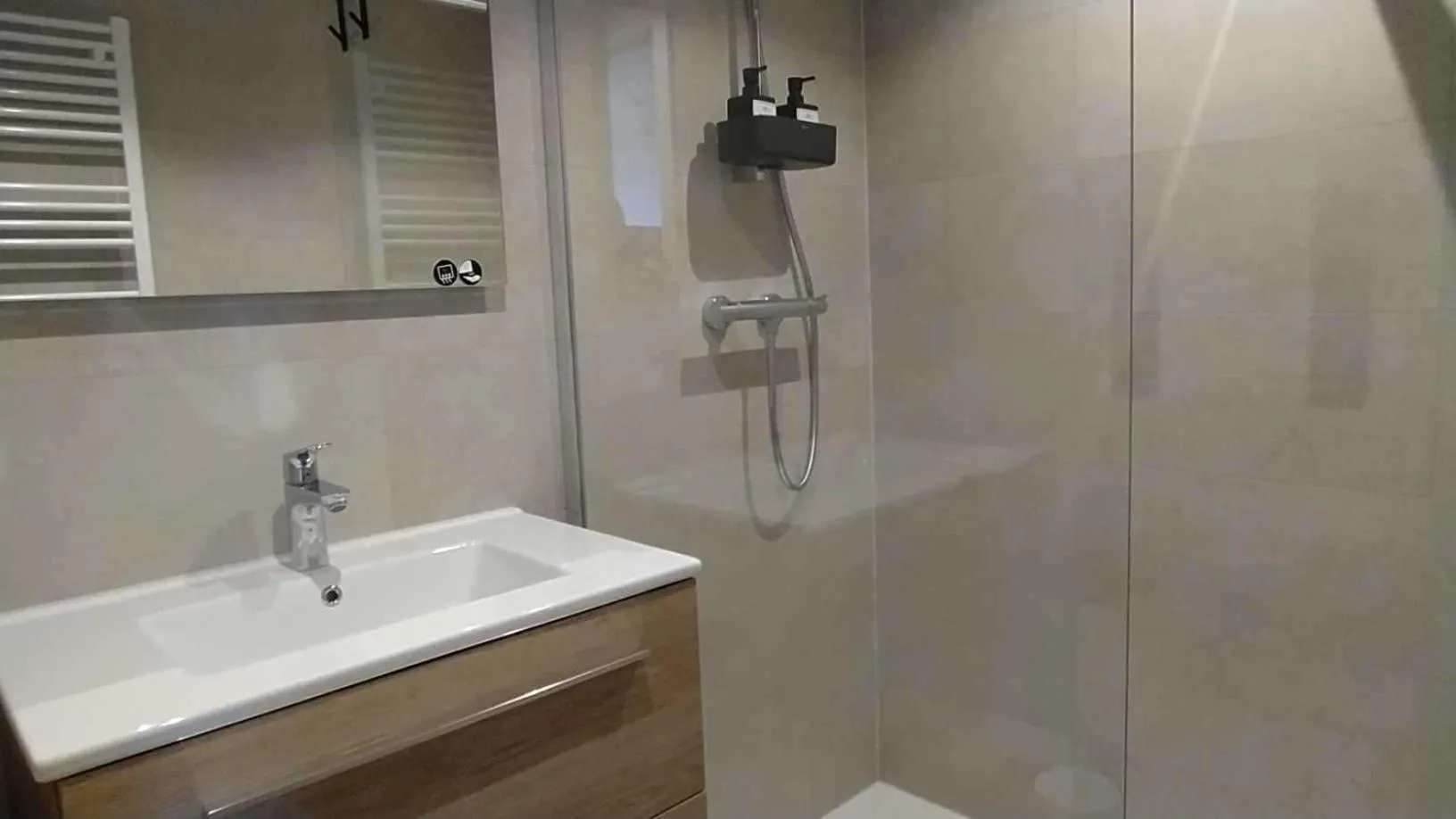 Shower in B&B Plattestien