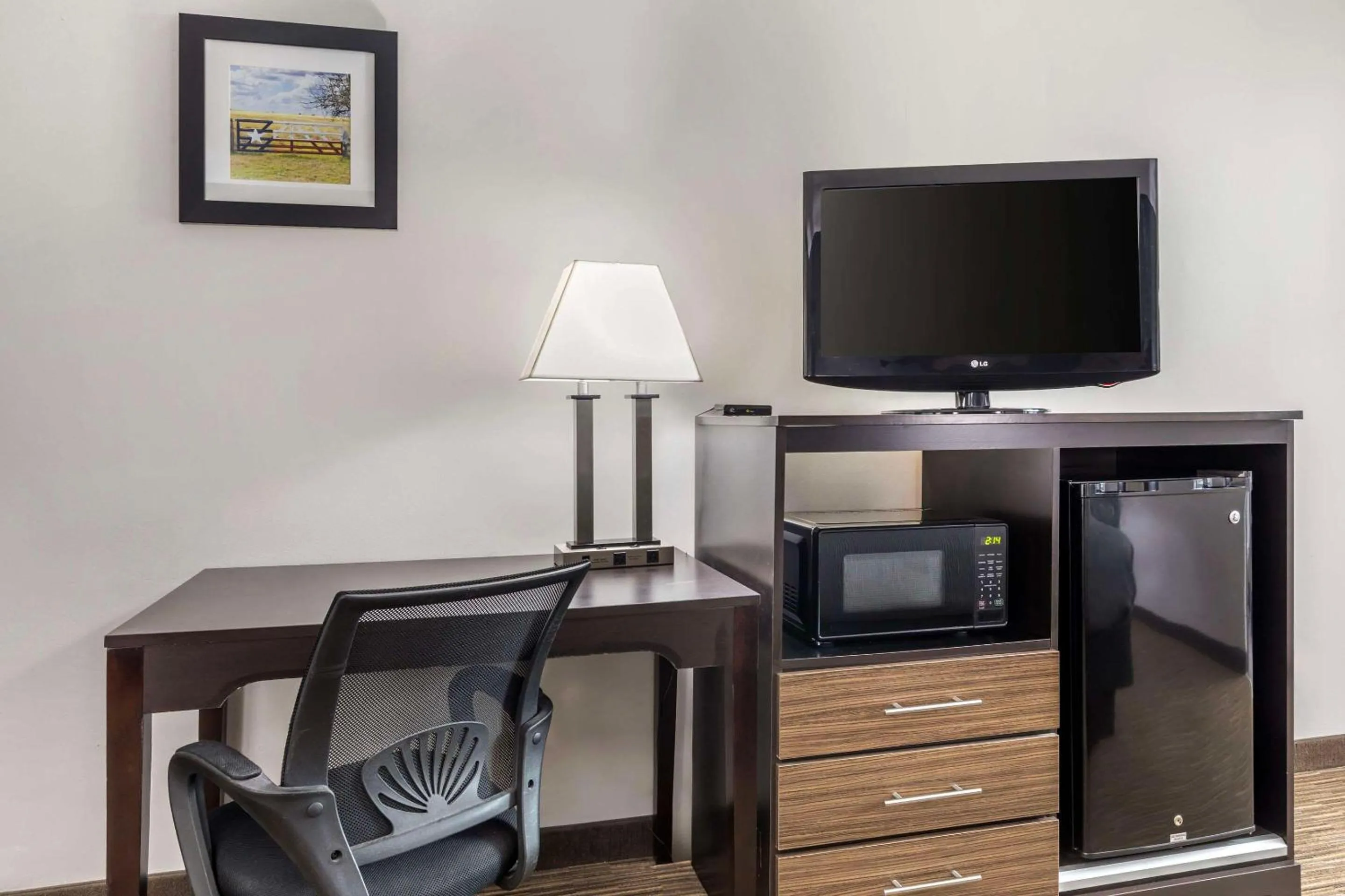 Bedroom in Quality Inn Gainesville