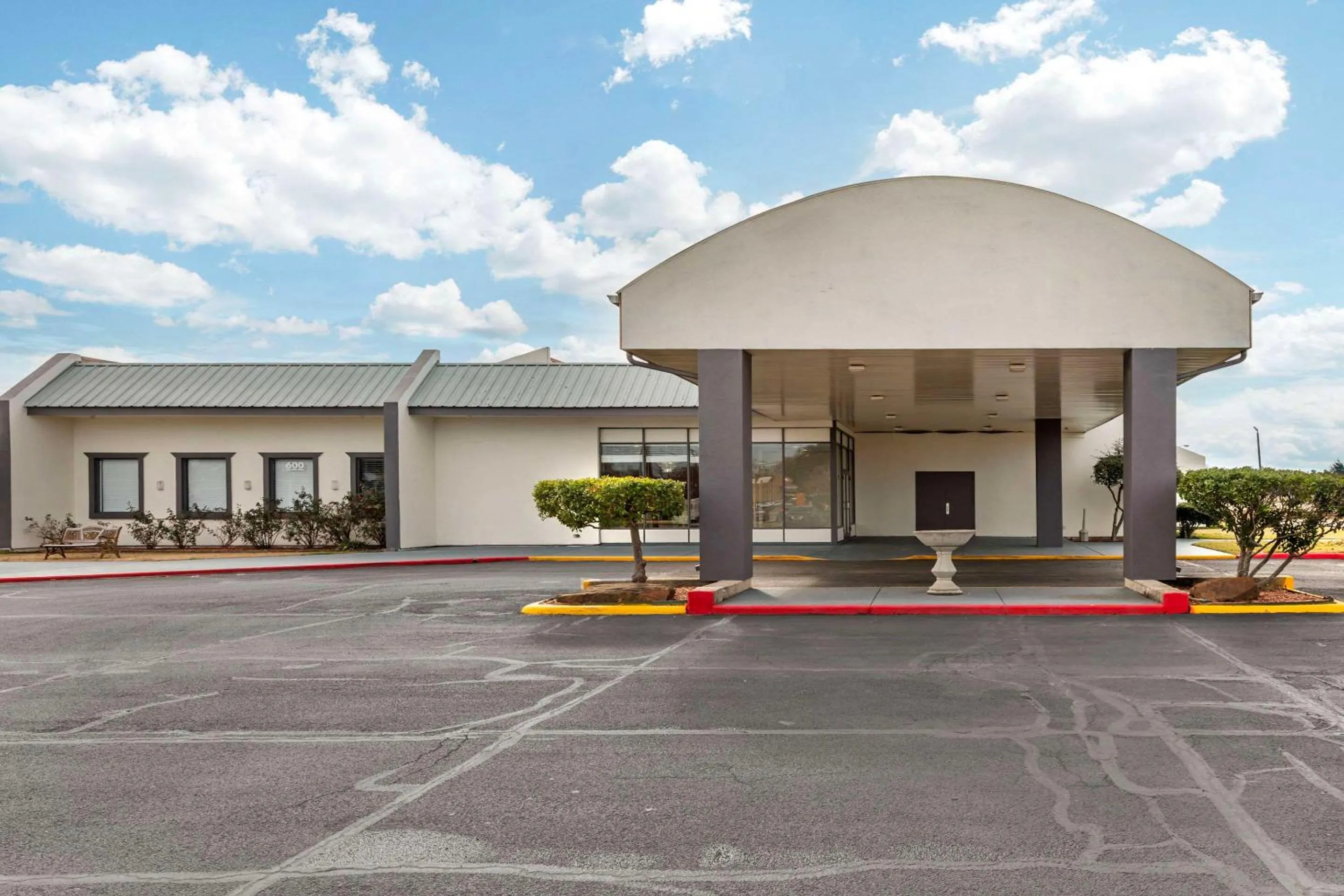 Property building in Quality Inn Gainesville