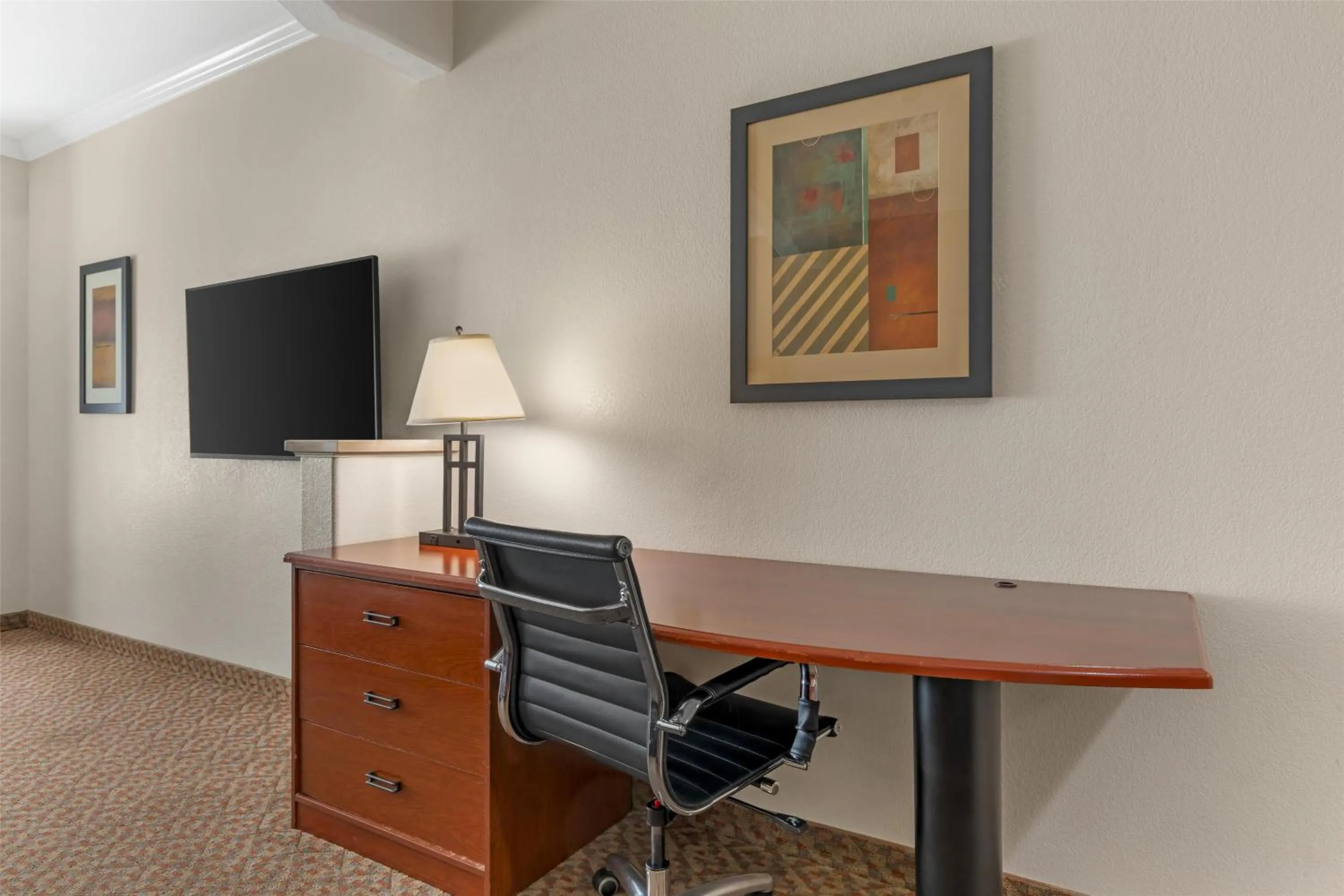 Photo of the whole room in Best Western Plus Waxahachie Inn & Suites