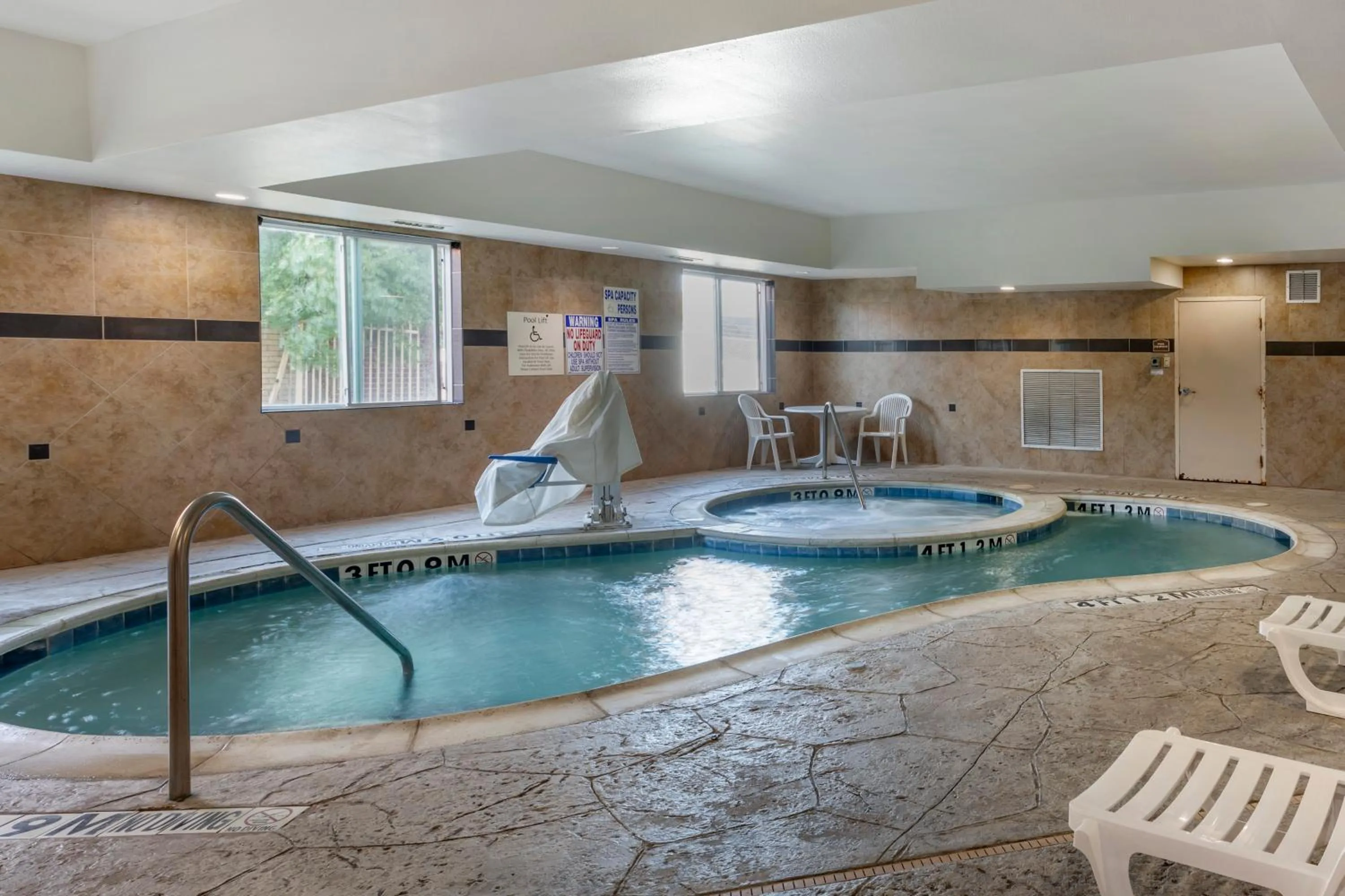 Hot Tub in Comfort Suites Plano - Dallas North