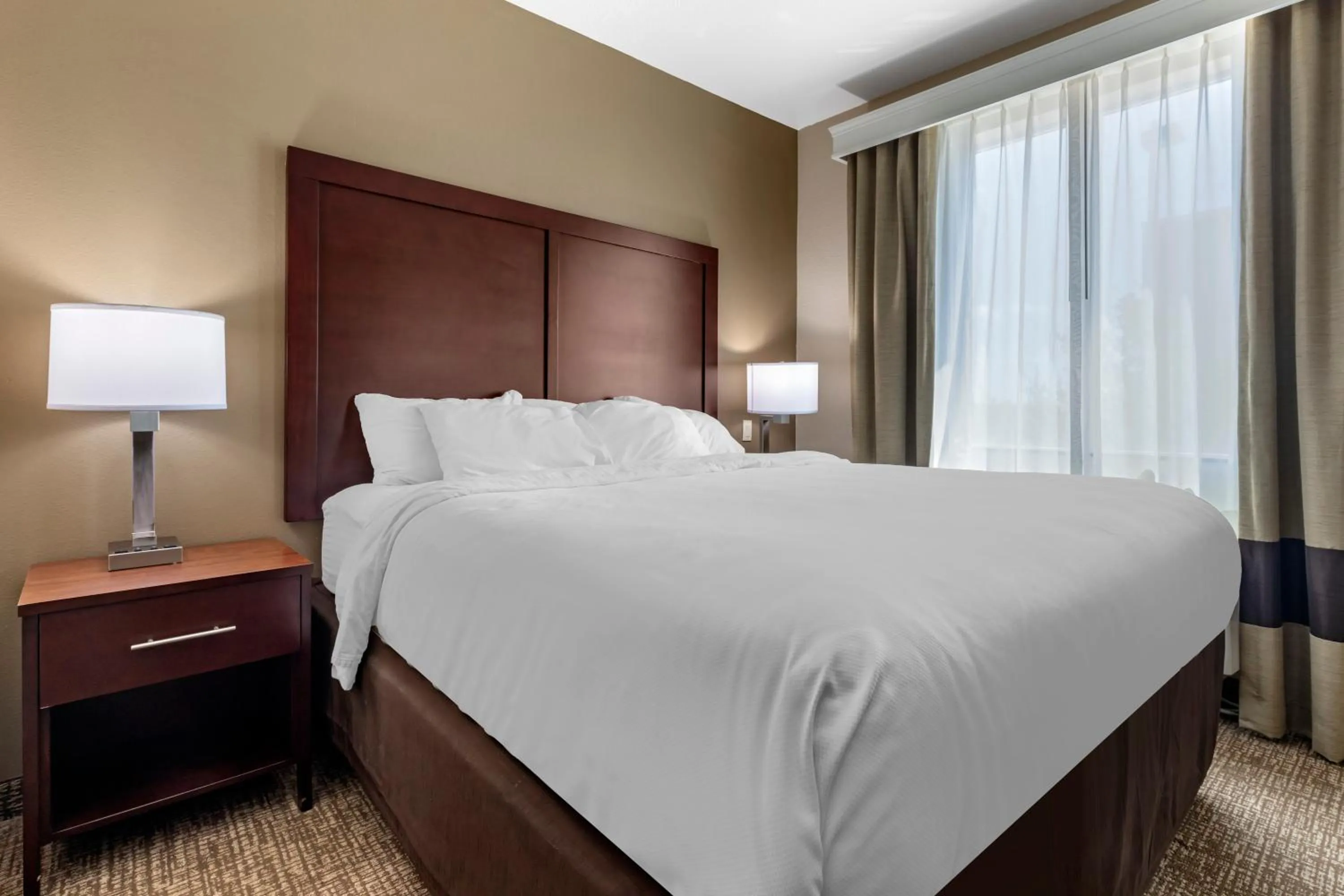 Bed in Comfort Suites Plano - Dallas North