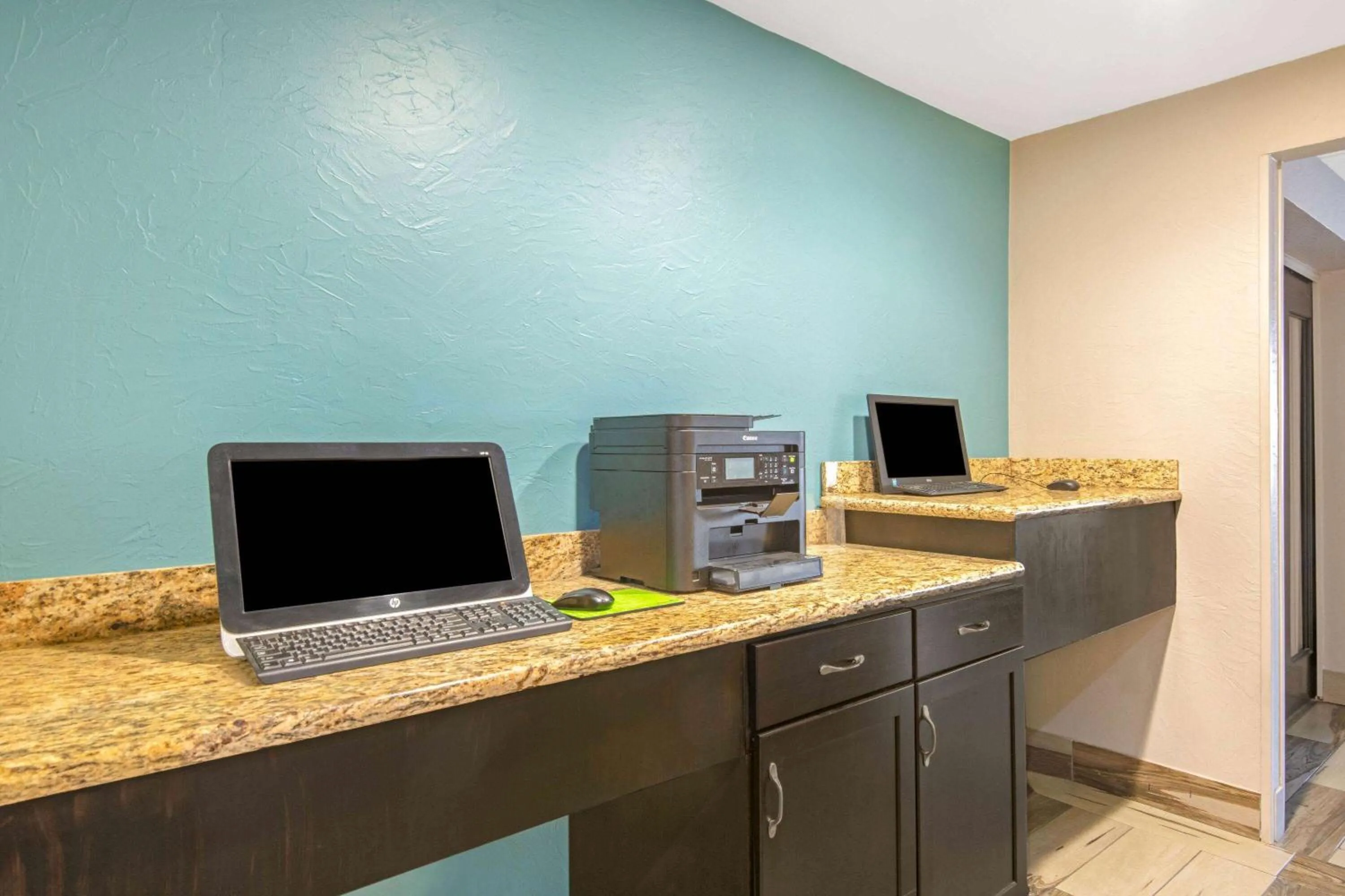 Business facilities in La Quinta by Wyndham Denison - North Lake Texoma
