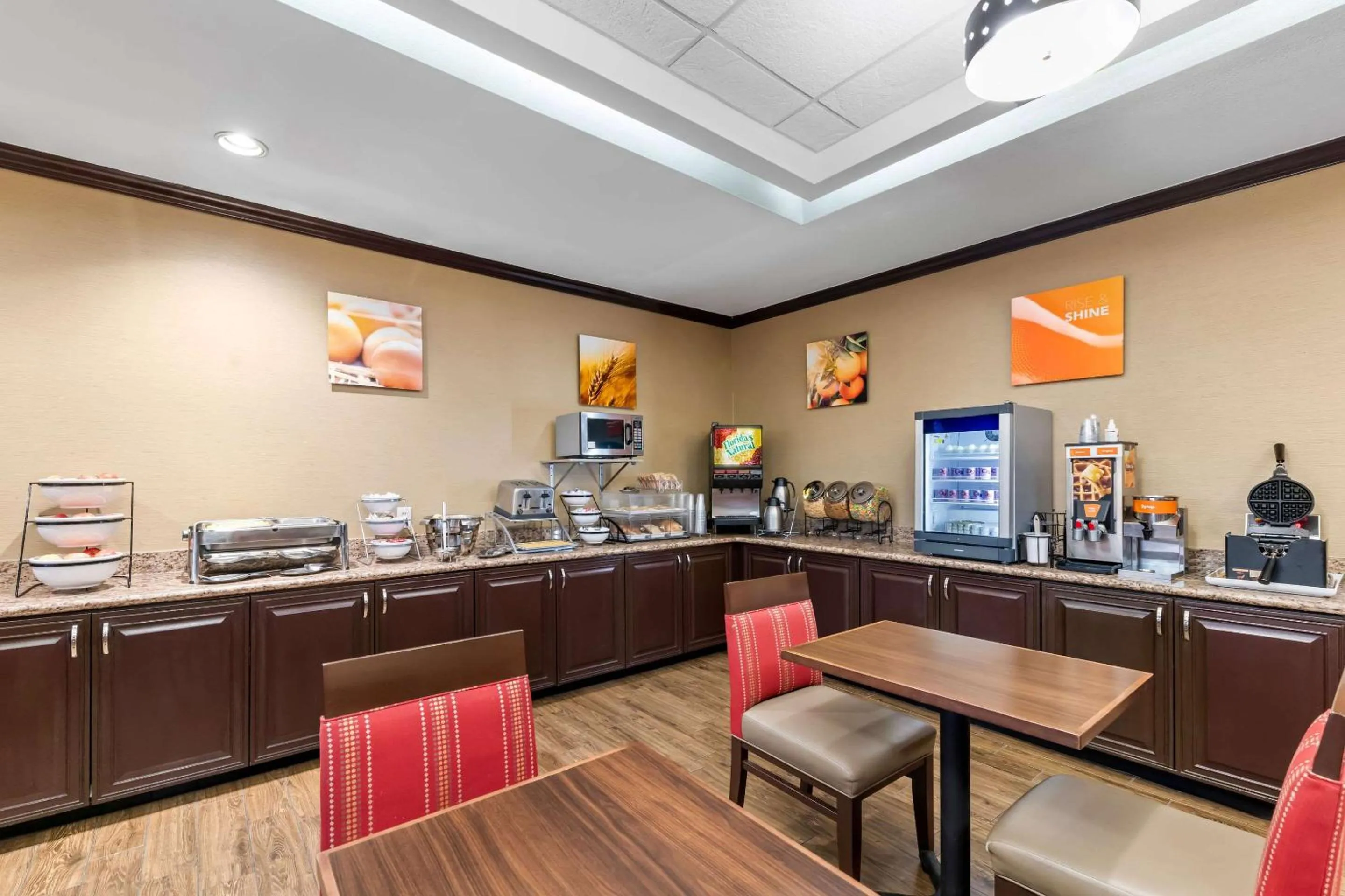 Breakfast in Comfort Inn & Suites Near Lake Lewisville