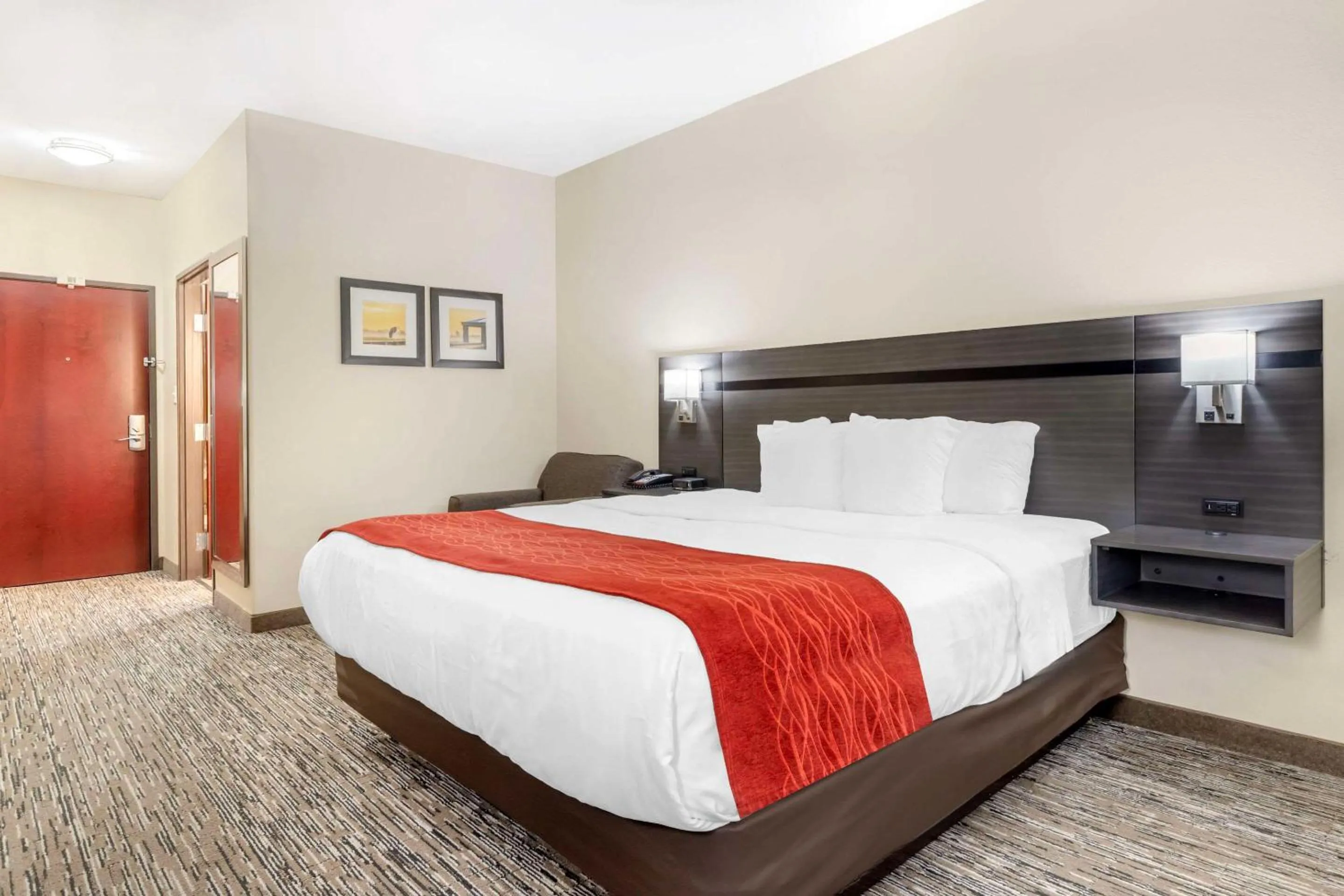 Bedroom, Bed in Comfort Inn by Choice Hotels Orange, TX