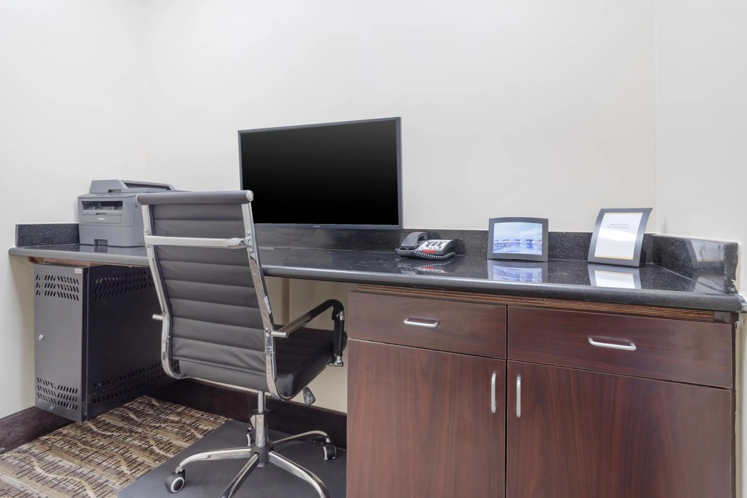 TV and multimedia in Comfort Inn by Choice Hotels Orange, TX