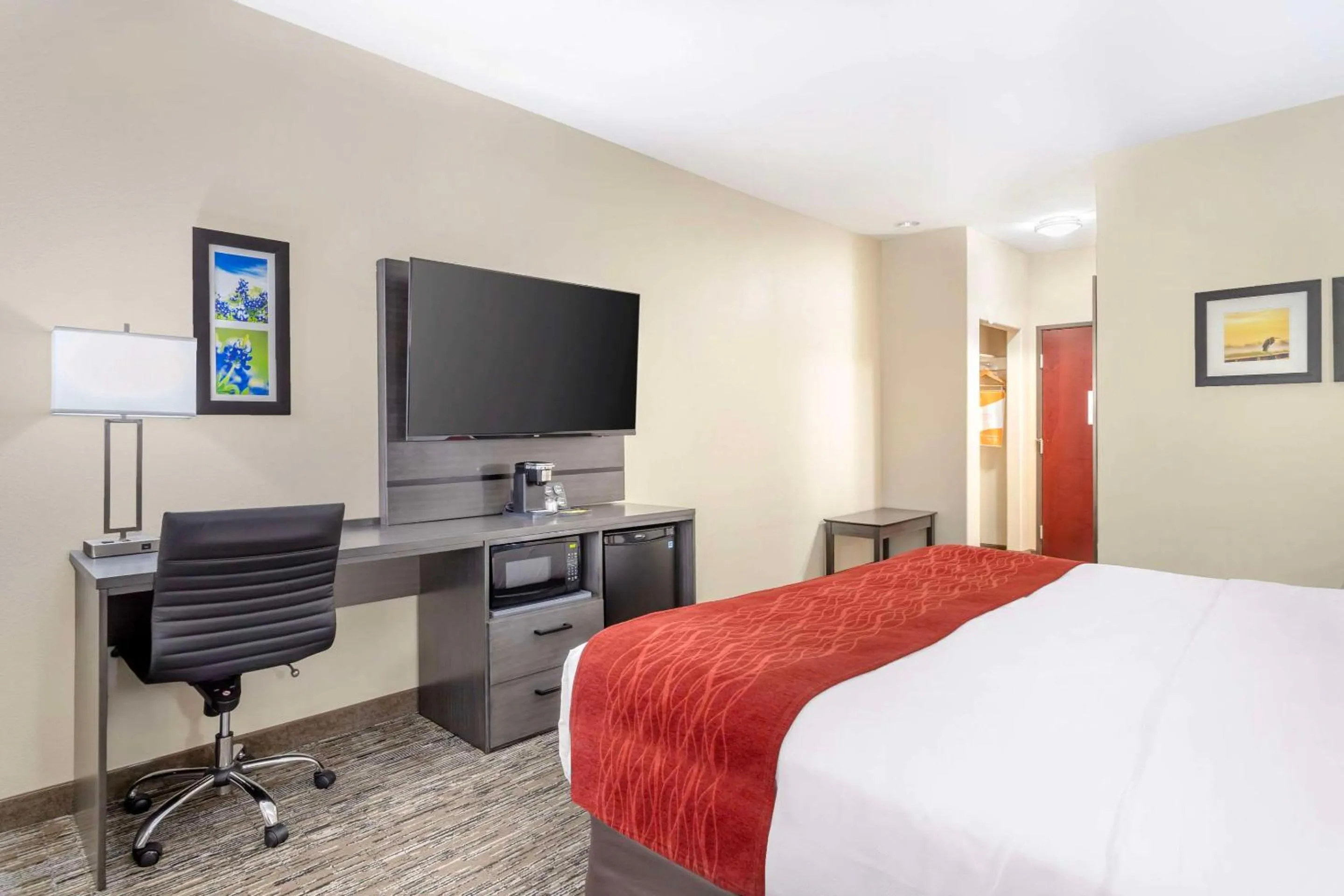Bedroom, Bed in Comfort Inn by Choice Hotels Orange, TX