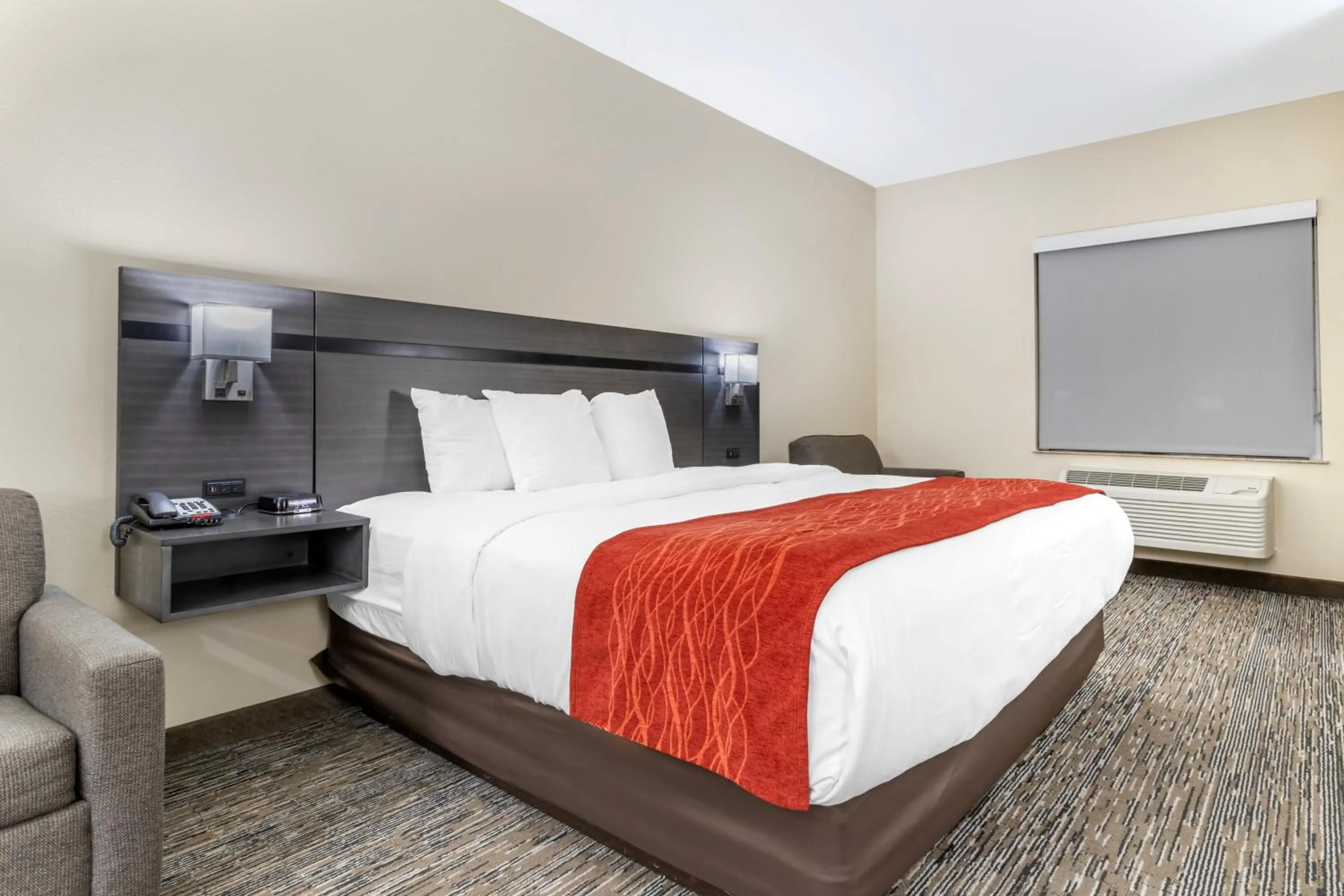 Bed in Comfort Inn by Choice Hotels Orange, TX