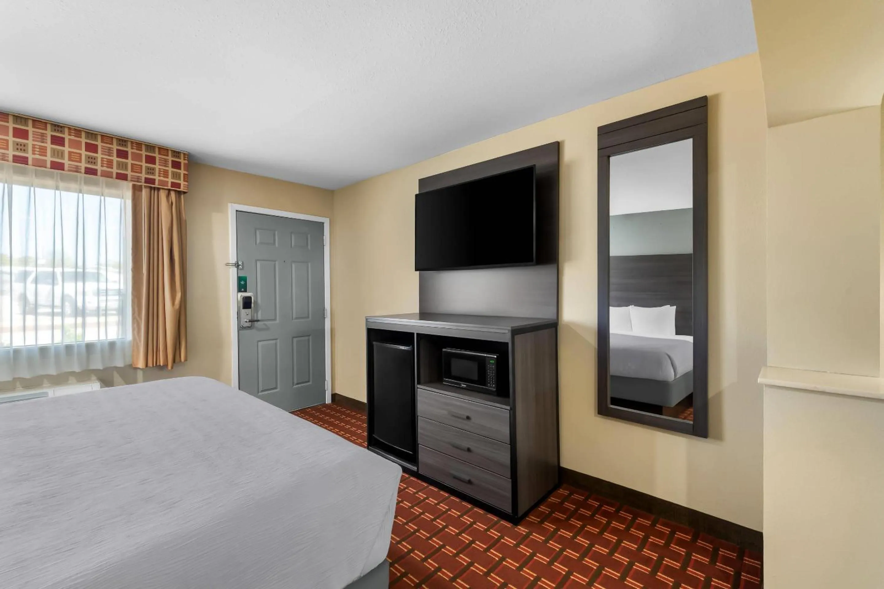 Bedroom, Bed in Quality Inn Marshall