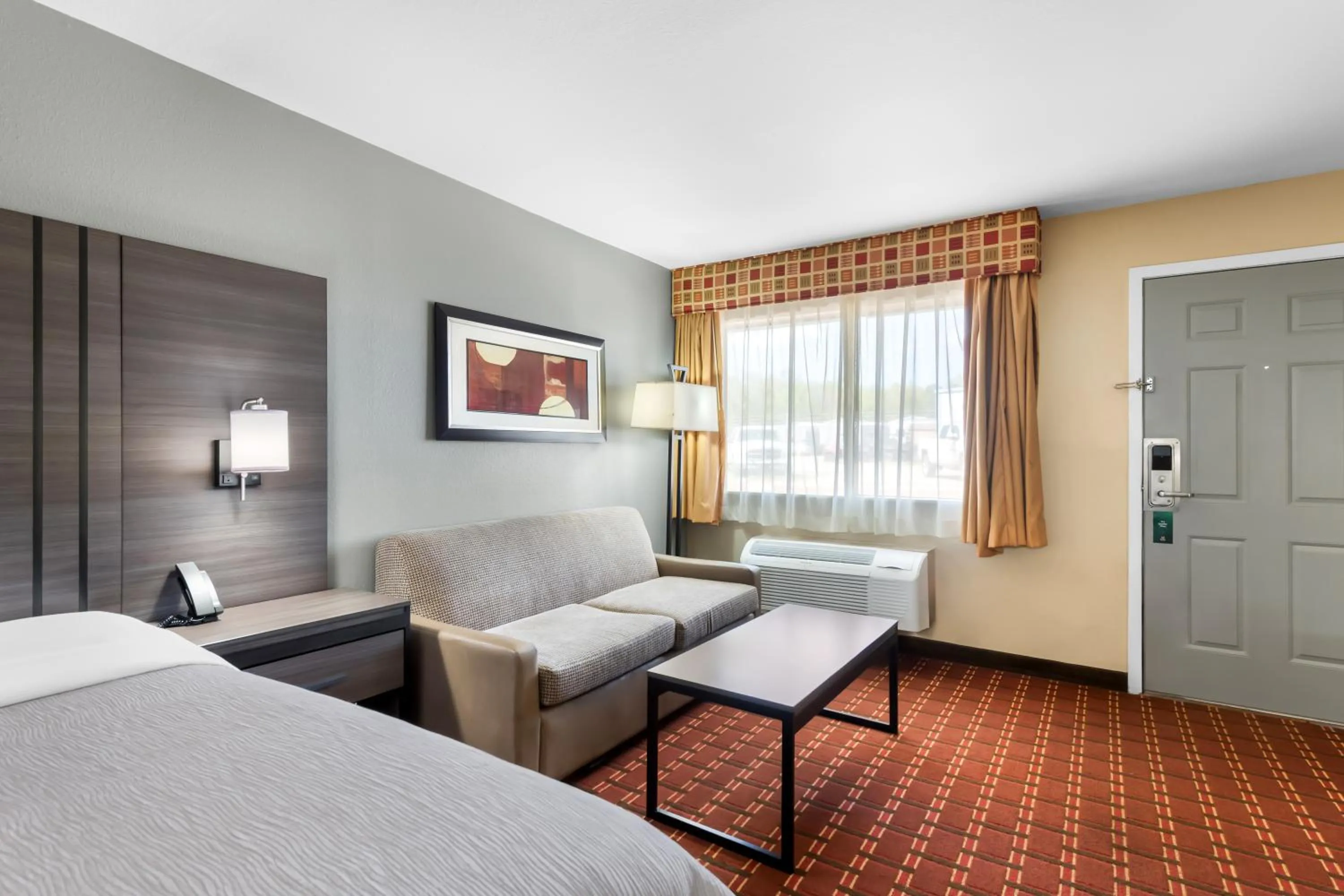 Bed in Quality Inn Marshall