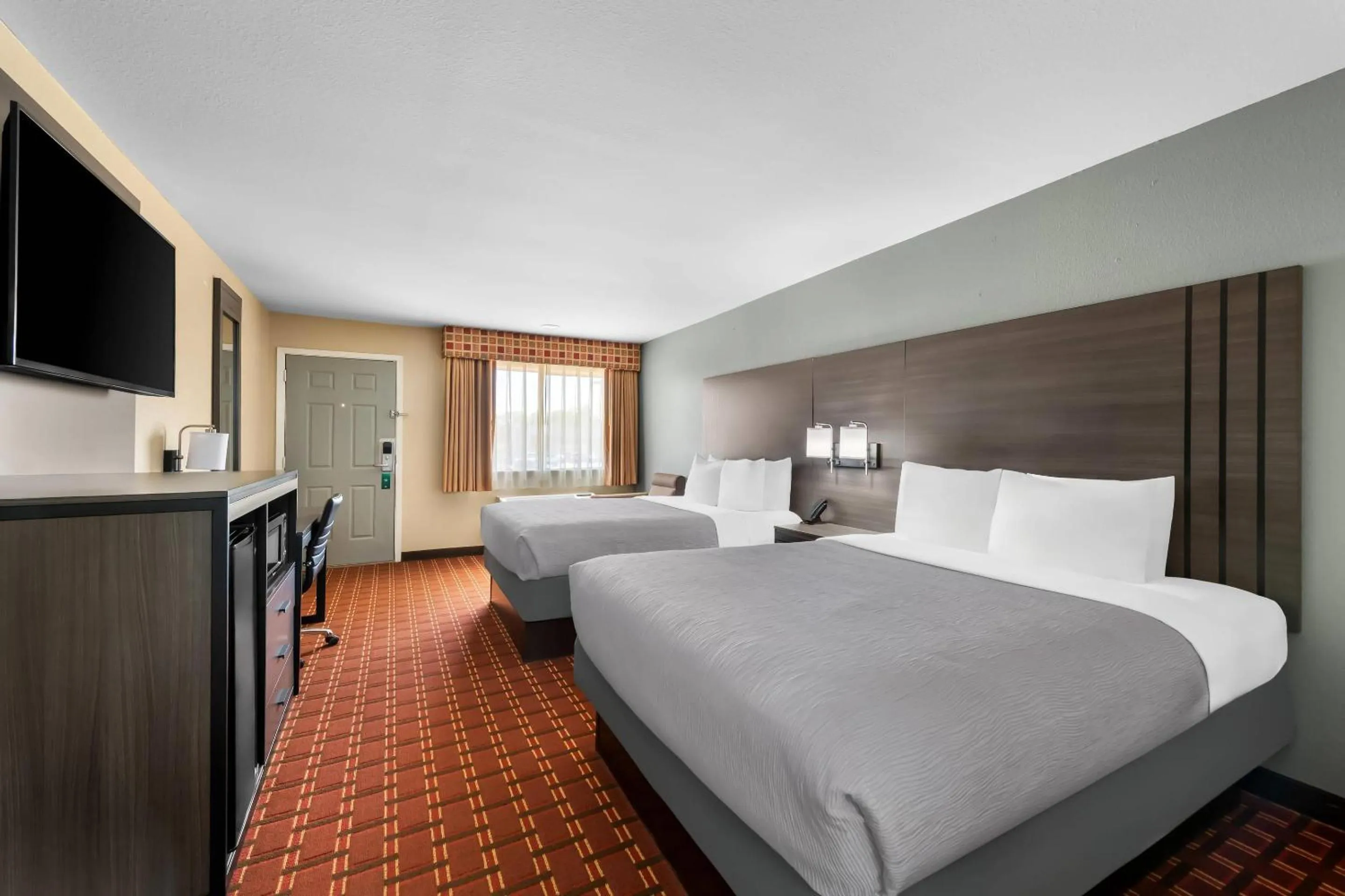 Bedroom, Bed in Quality Inn Marshall