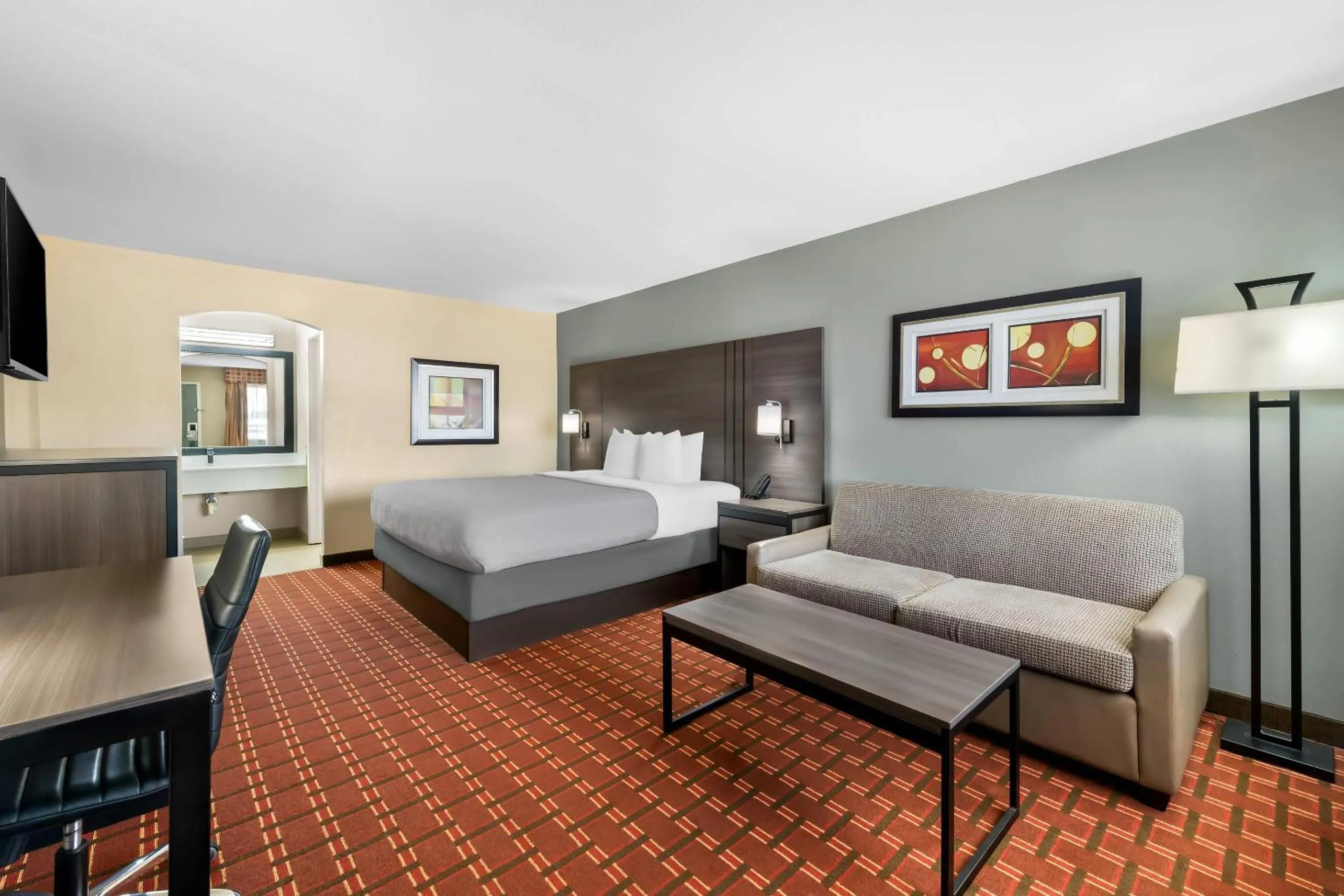 Bedroom, Bed in Quality Inn Marshall