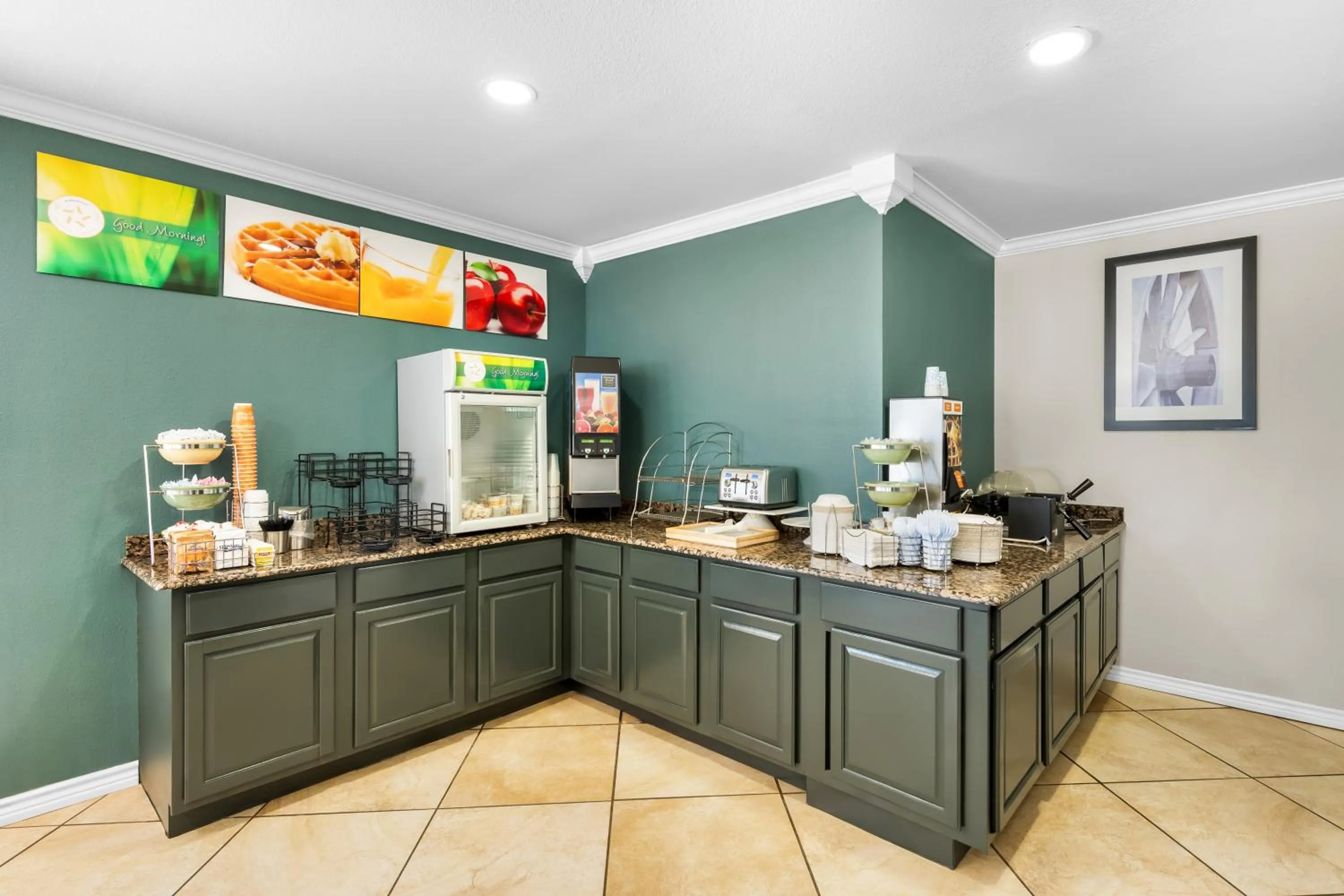 Breakfast in Quality Inn Marshall