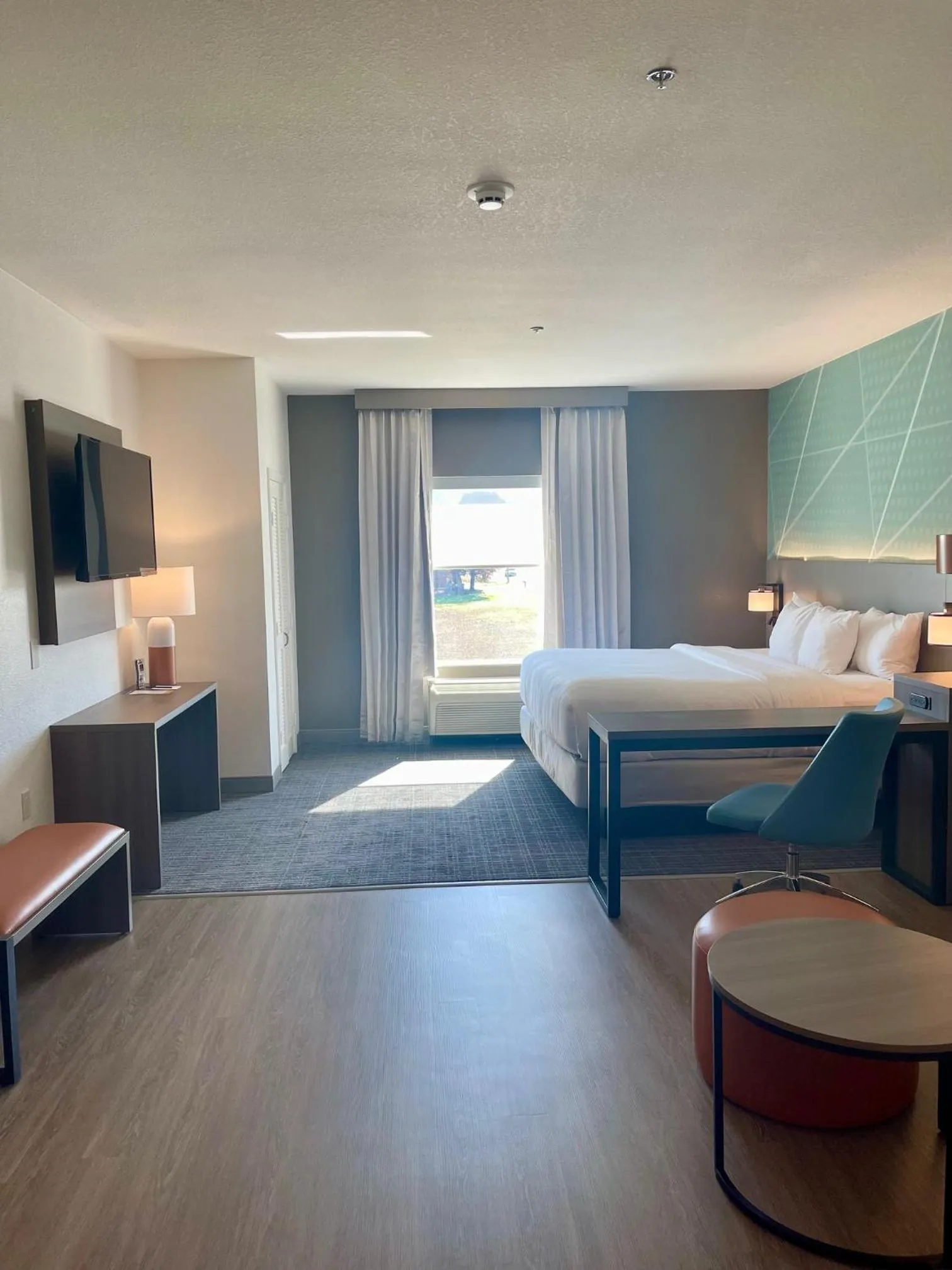 Bedroom, Bed in Comfort Suites