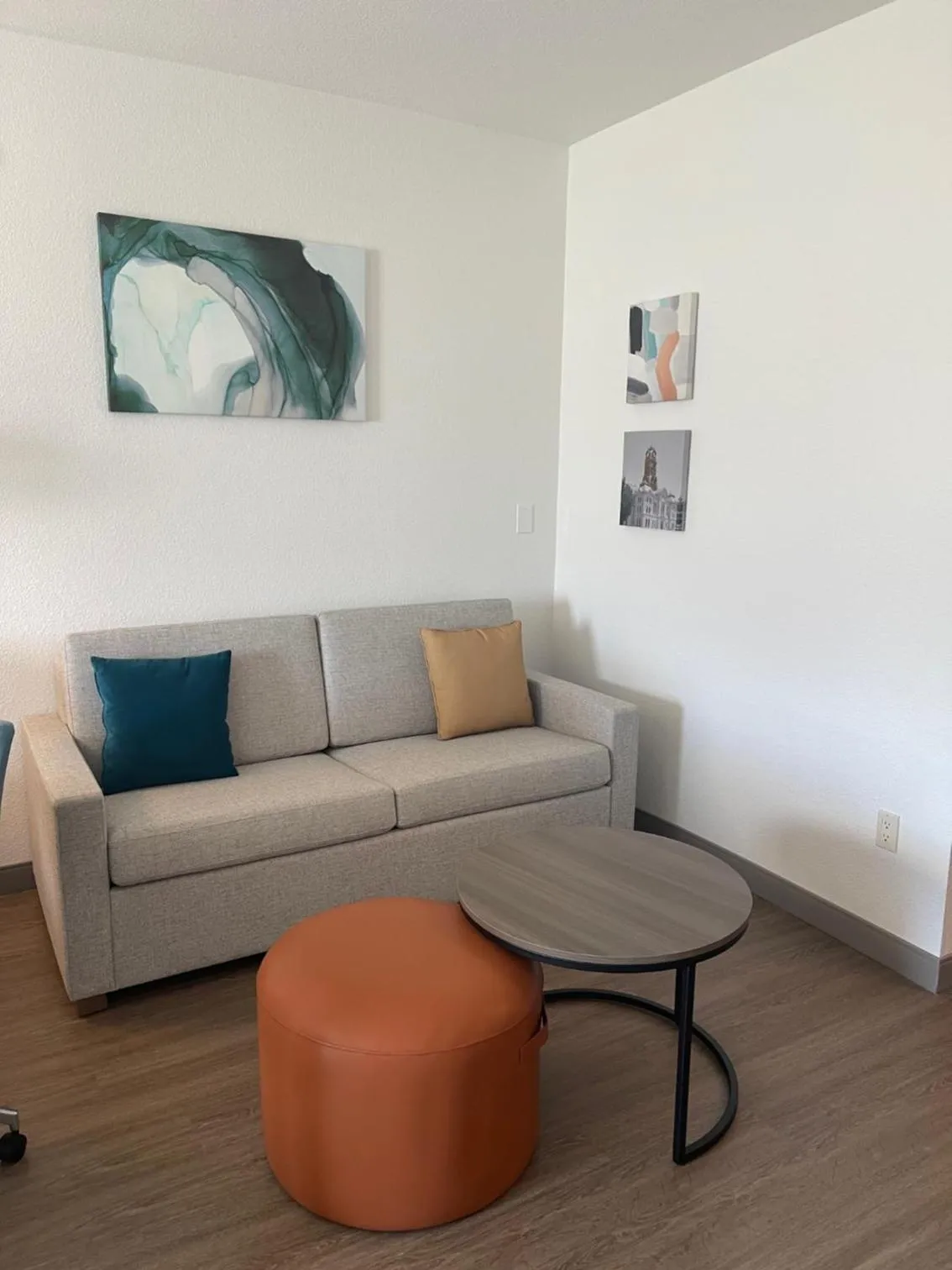 Seating area in Comfort Suites