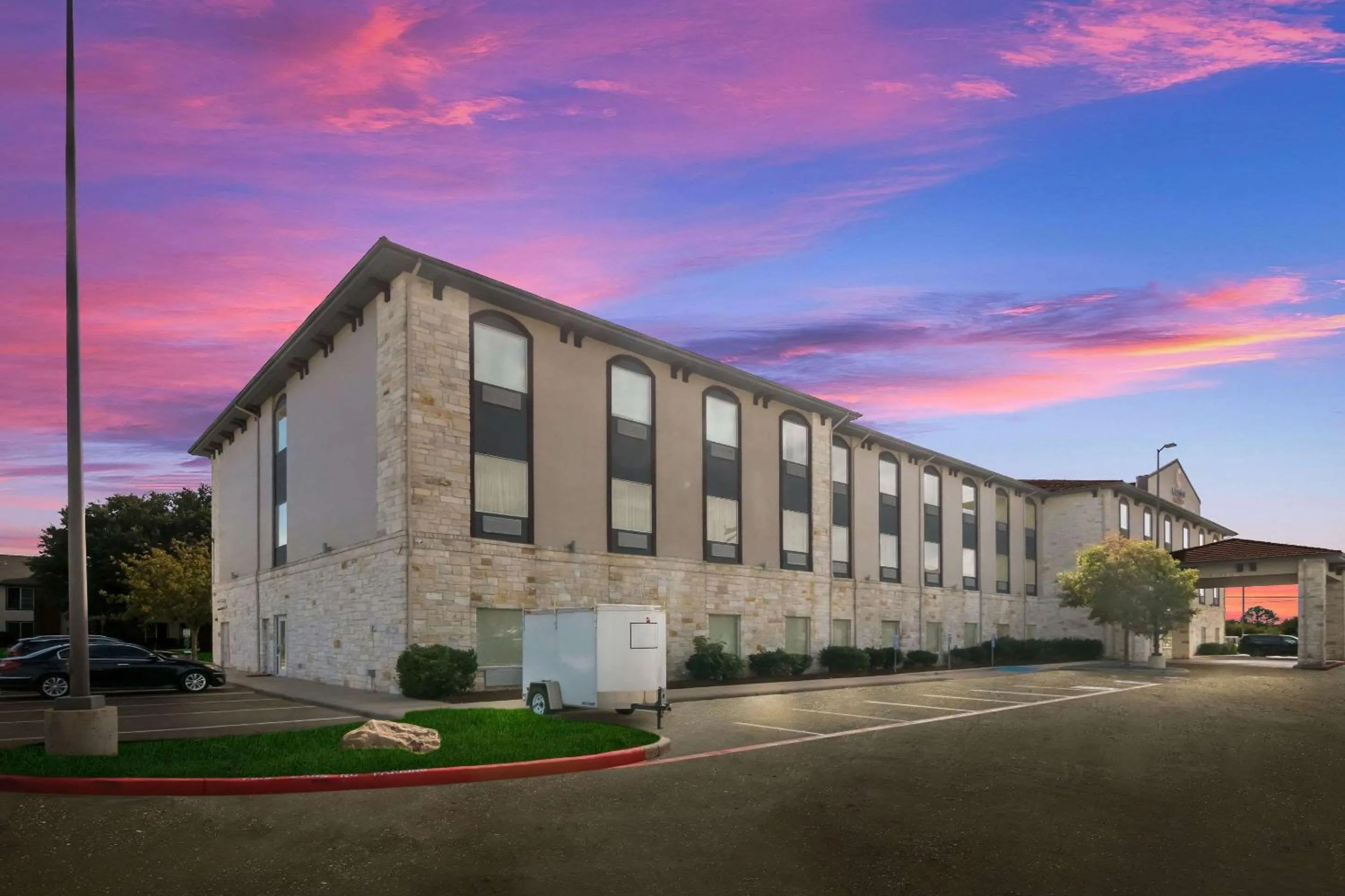 Property building in Comfort Suites