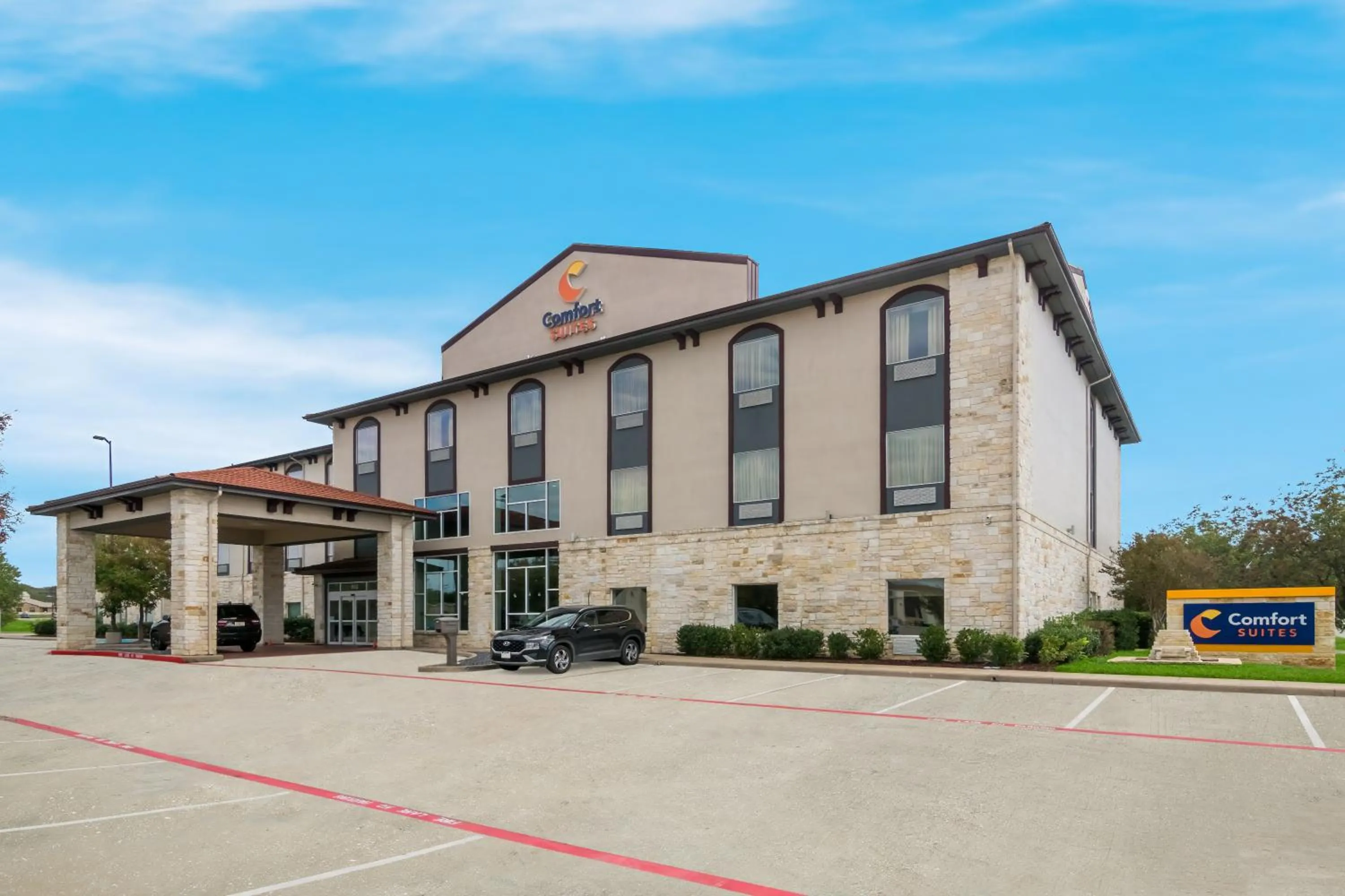Property building in Comfort Suites