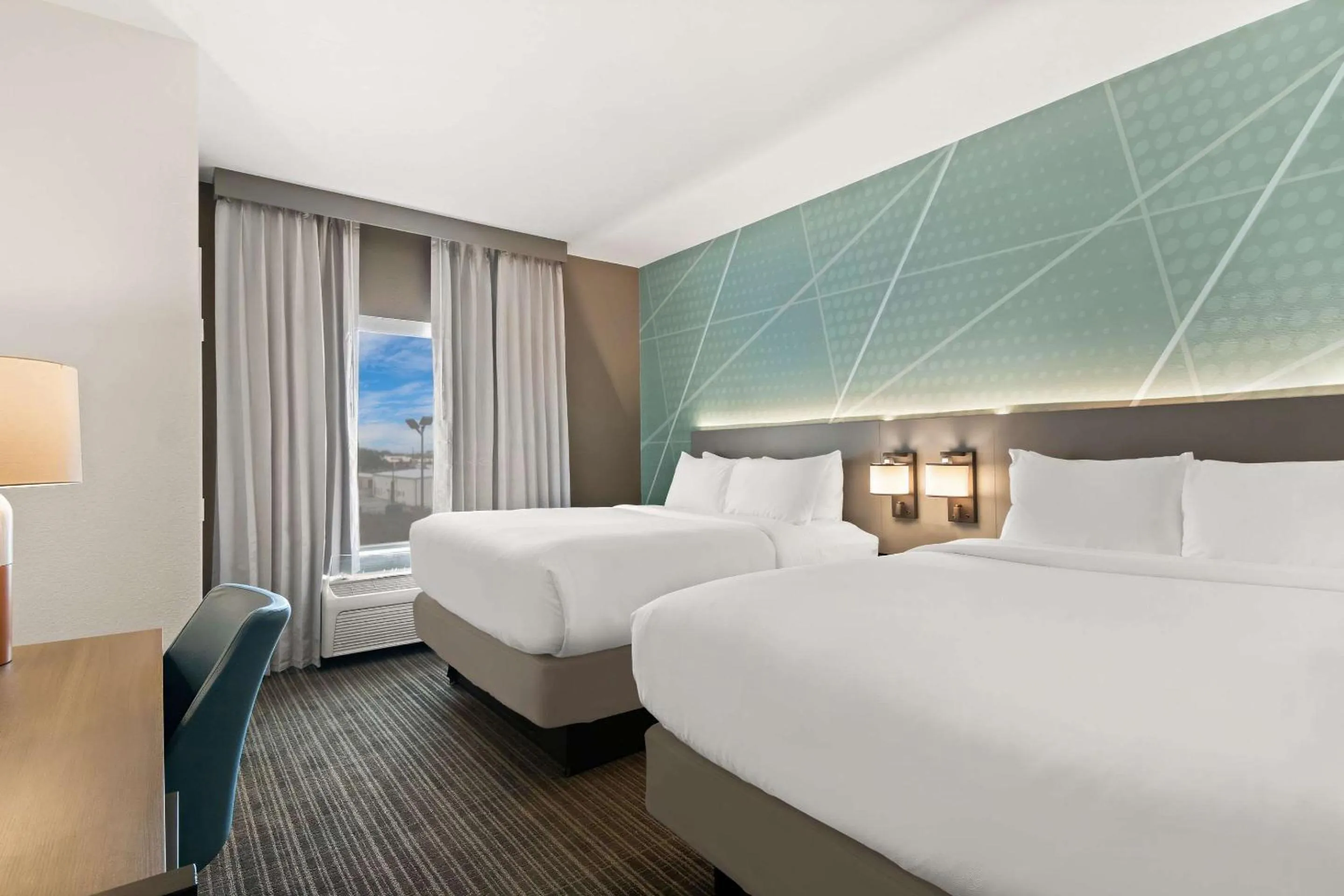 Bedroom, Bed in Comfort Suites