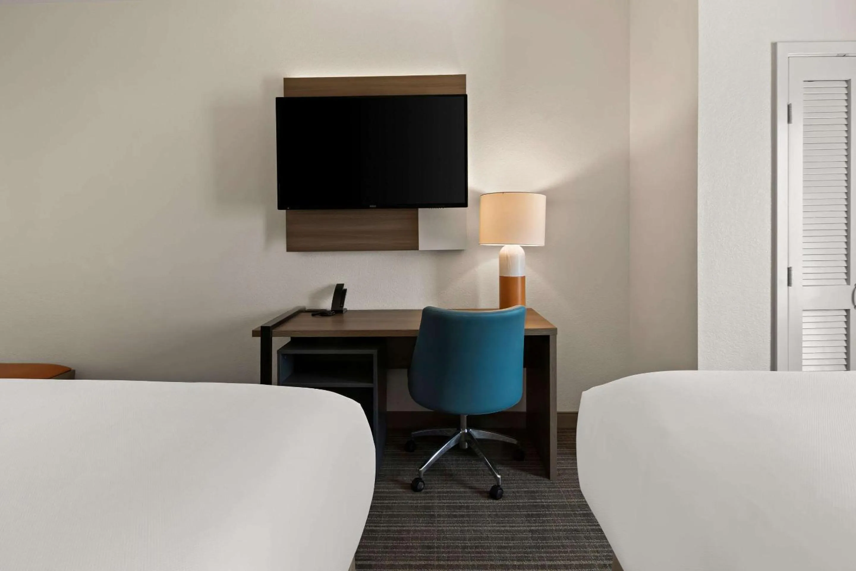 TV and multimedia, Bed in Comfort Suites