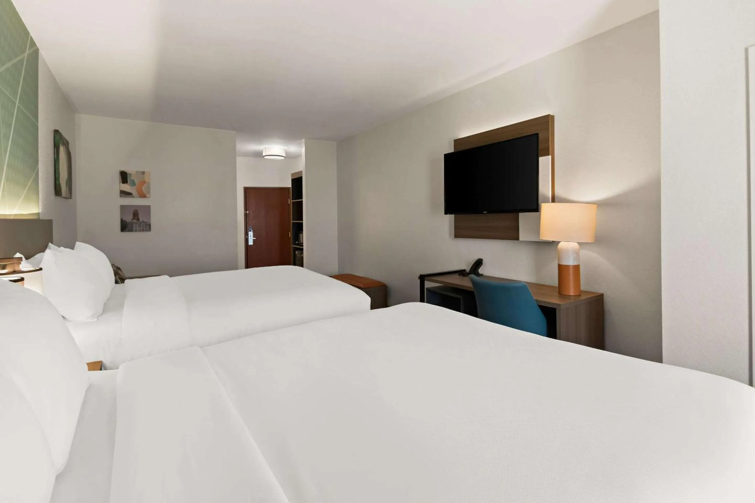 TV and multimedia, Bed in Comfort Suites