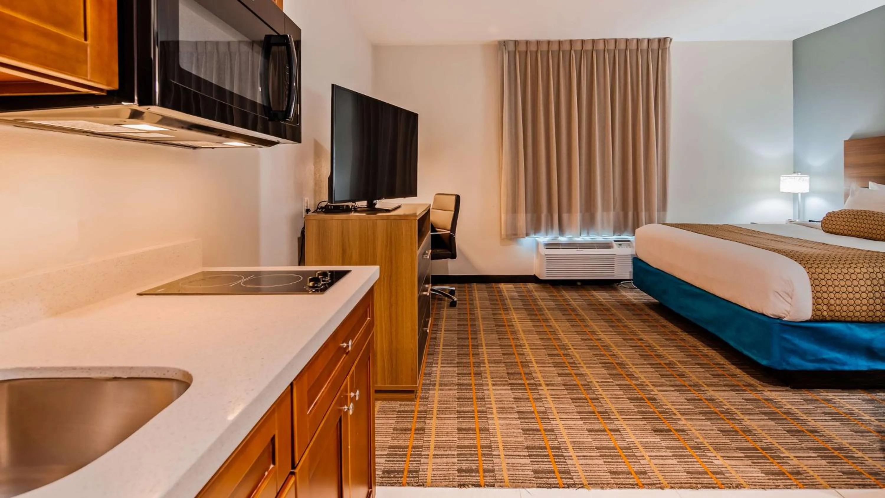 Photo of the whole room, Bed in Best Western Ingleside Inn & Suites