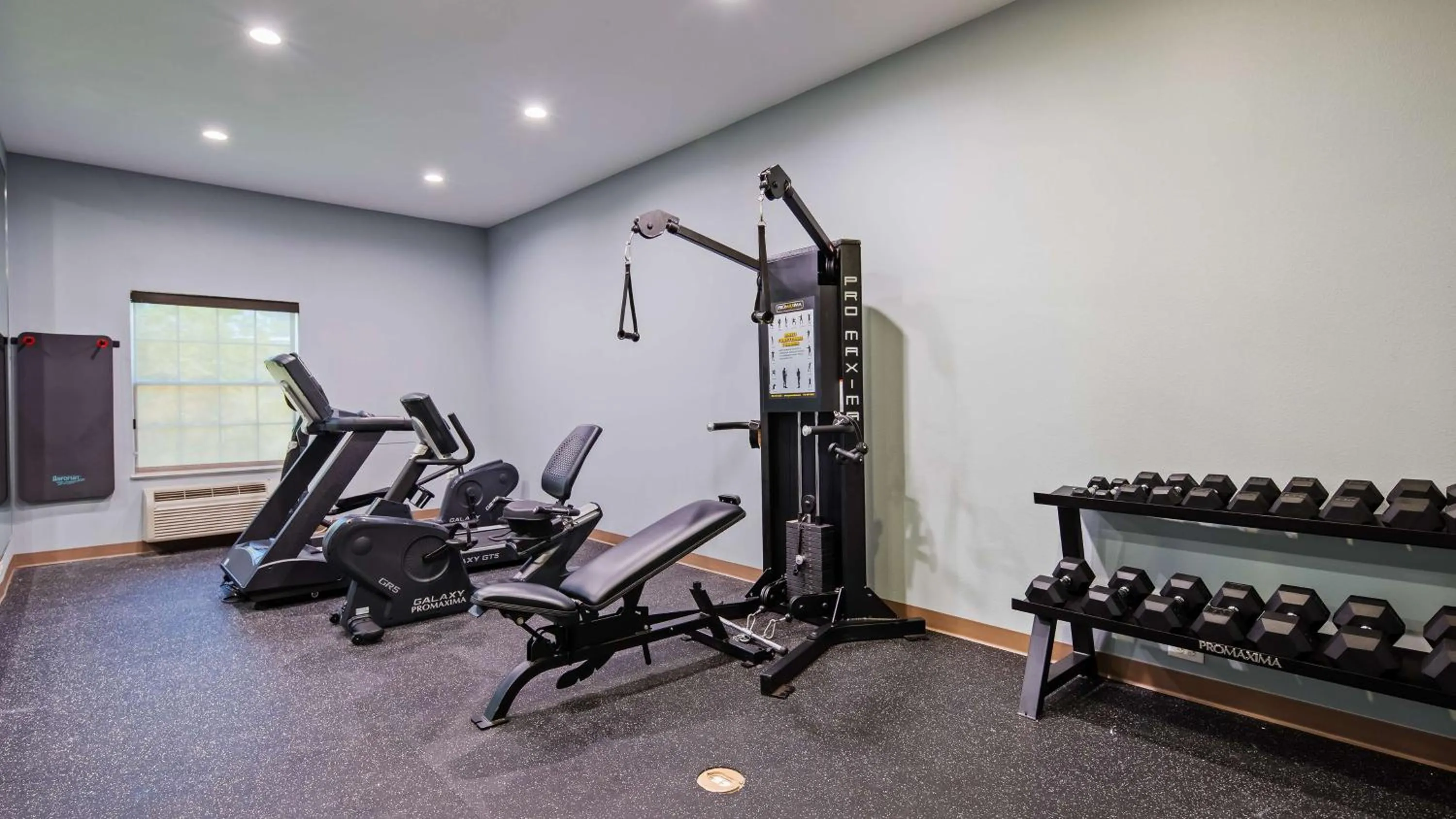 Fitness centre/facilities in Best Western Ingleside Inn & Suites