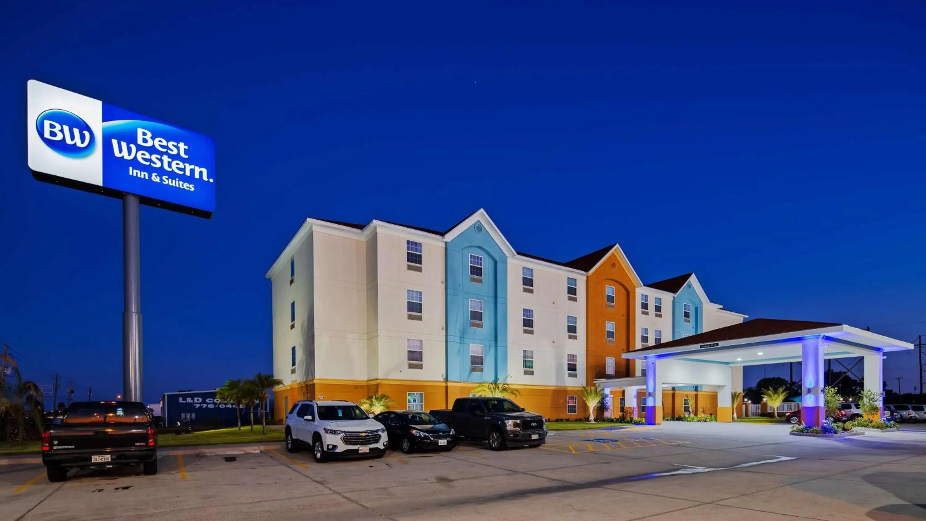 Property building in Best Western Ingleside Inn & Suites