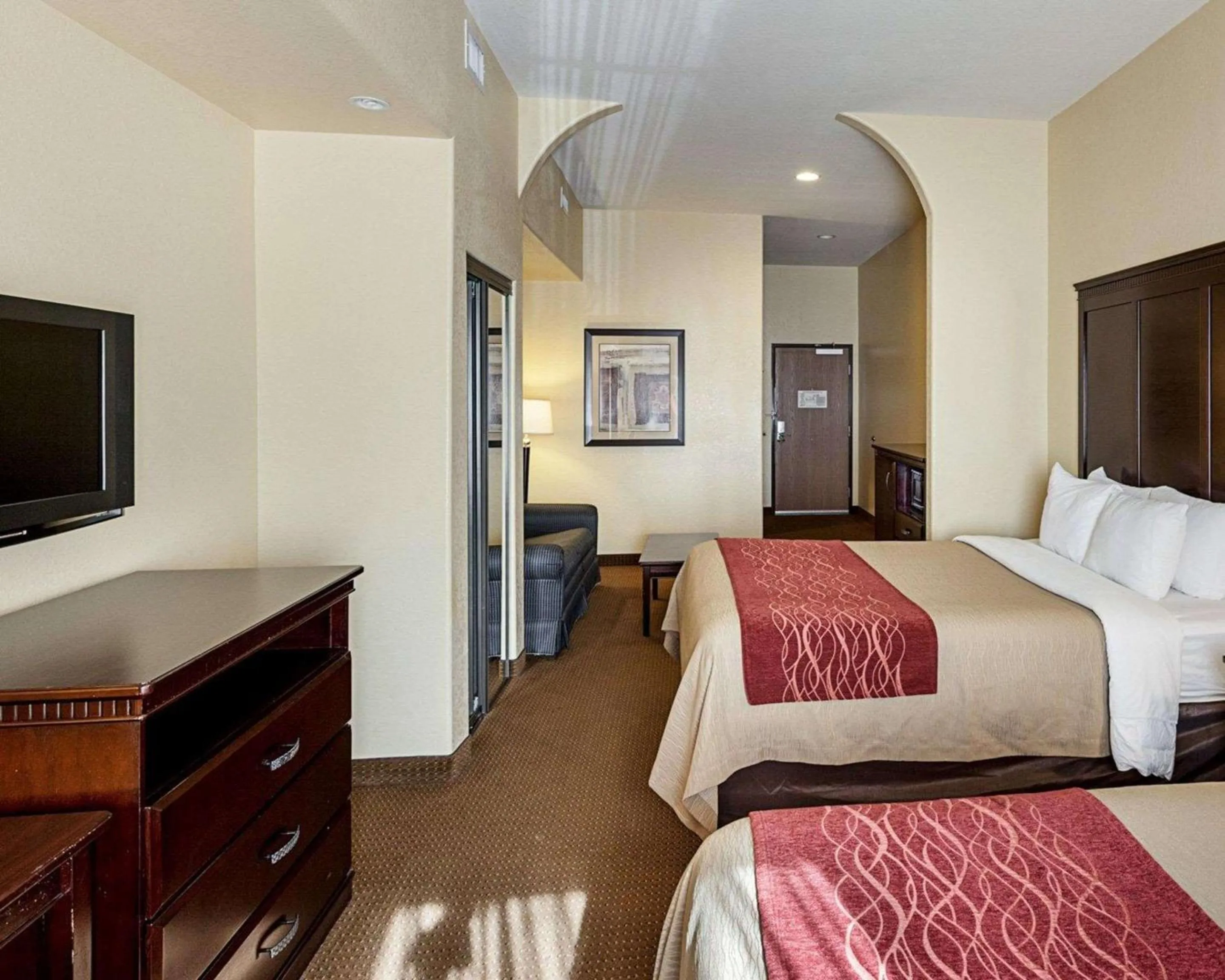 Bedroom in Comfort Inn near Seaworld - Lackland AFB