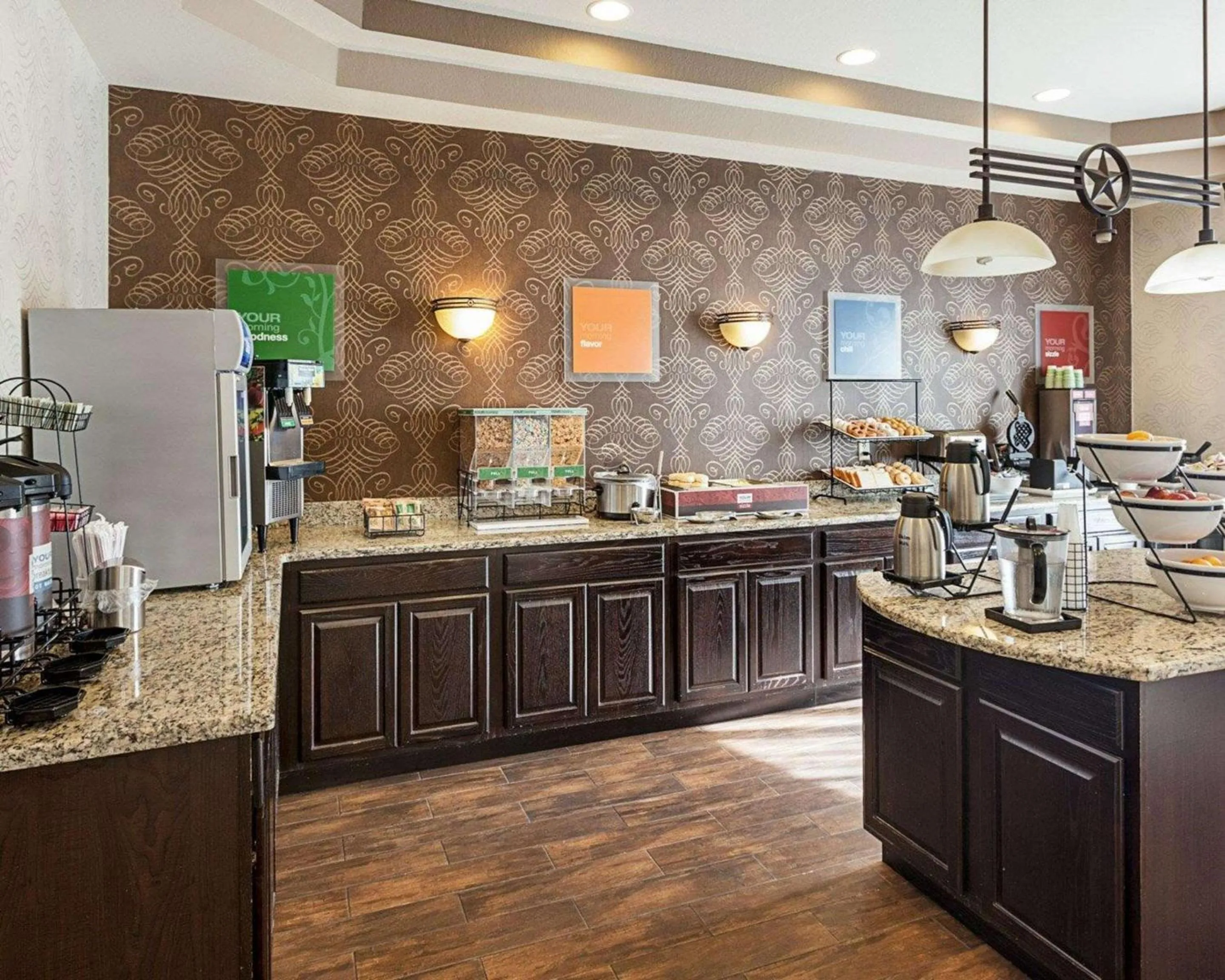 Restaurant/places to eat, Kitchen/Kitchenette in Comfort Inn near Seaworld - Lackland AFB