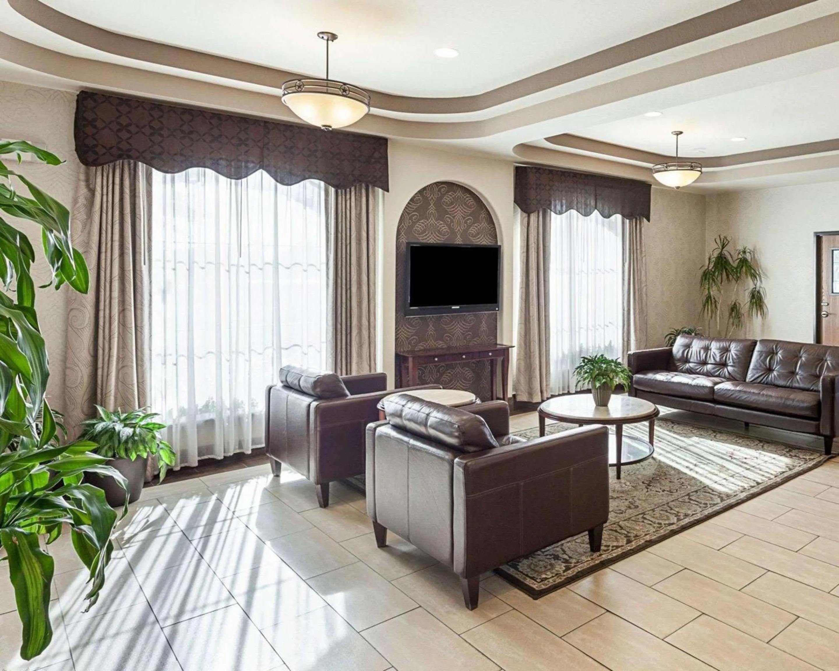 Swimming pool, Seating Area in Comfort Inn near Seaworld - Lackland AFB