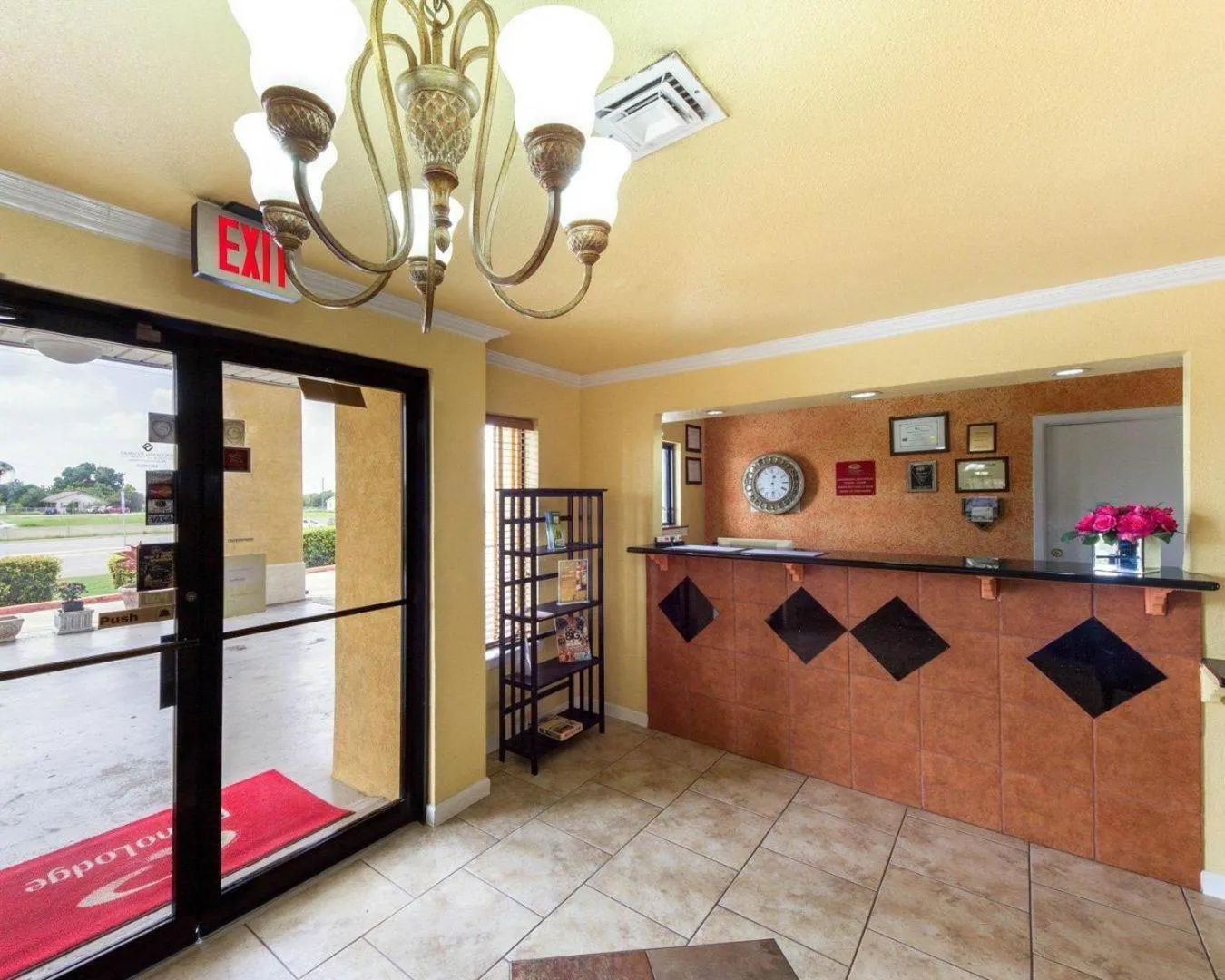 Lobby or reception in Econo Lodge Inn & Suites San Antonio near Frost Bank Center