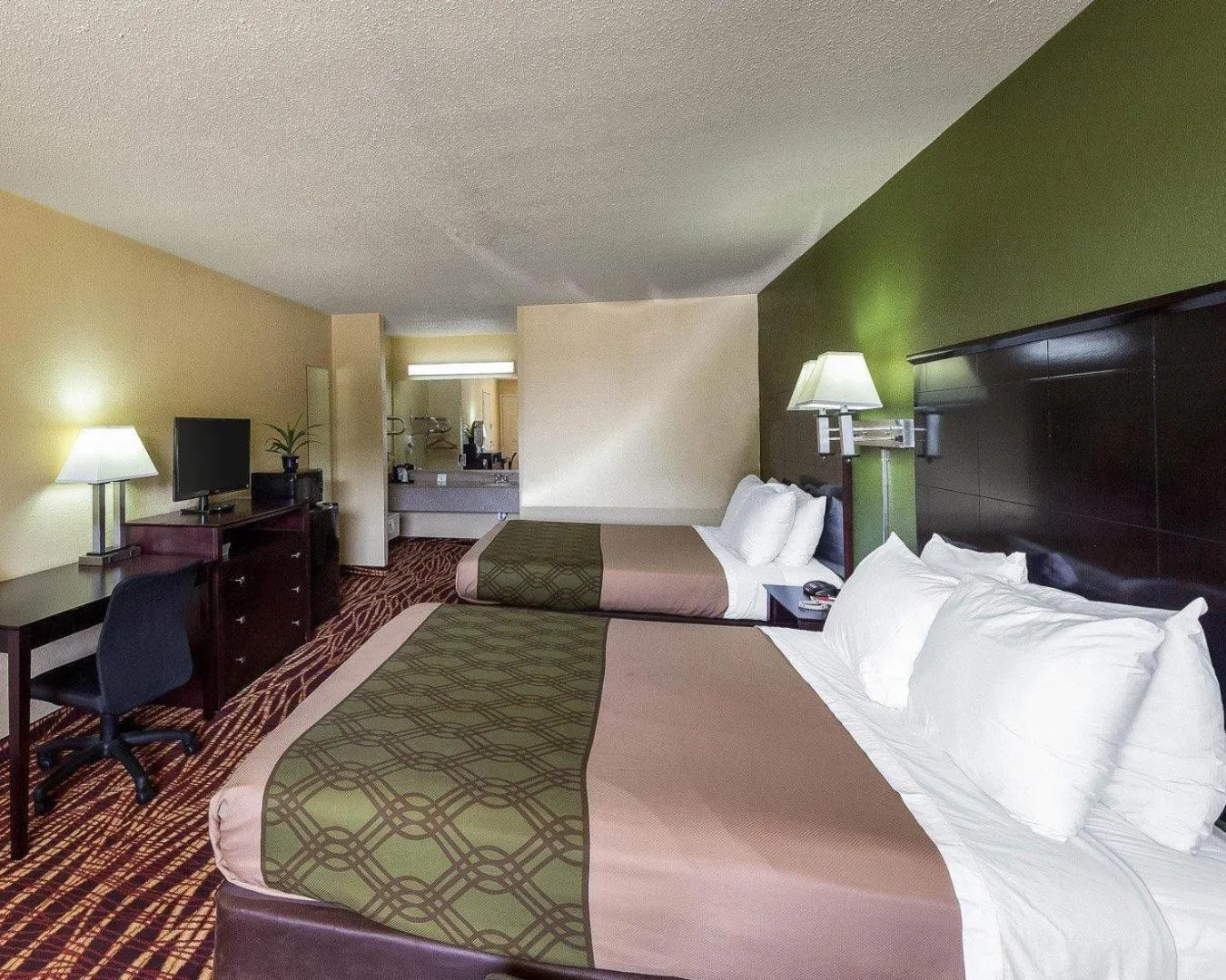 Bedroom, Bed in Econo Lodge Inn & Suites San Antonio near Frost Bank Center
