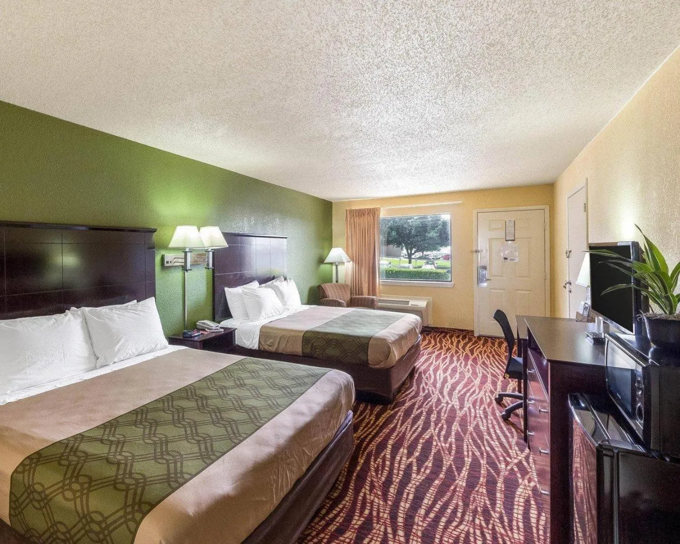Bedroom, Bed in Econo Lodge Inn & Suites San Antonio near Frost Bank Center