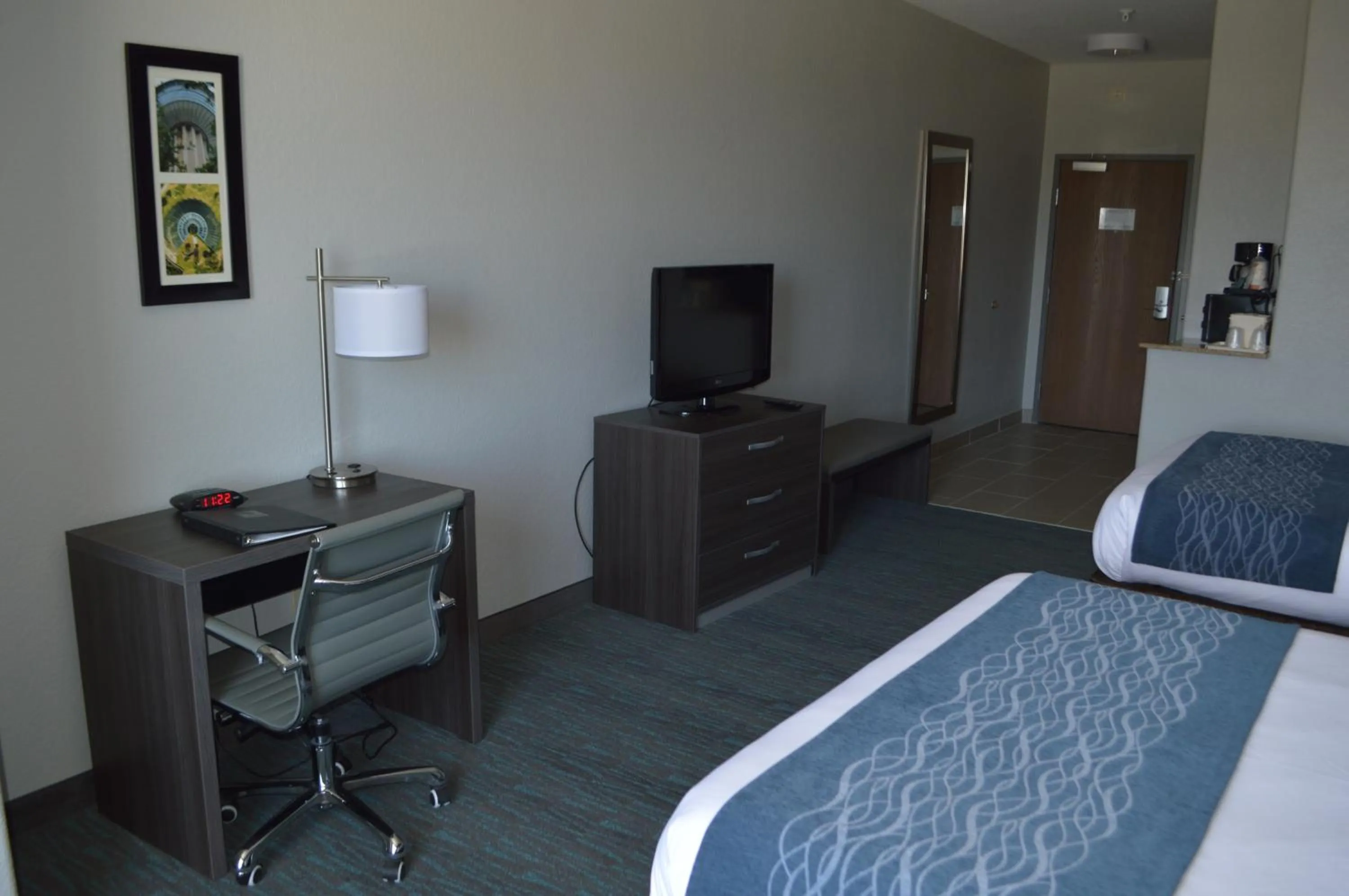 Bed in Comfort Inn & Suites Selma near Randolph AFB