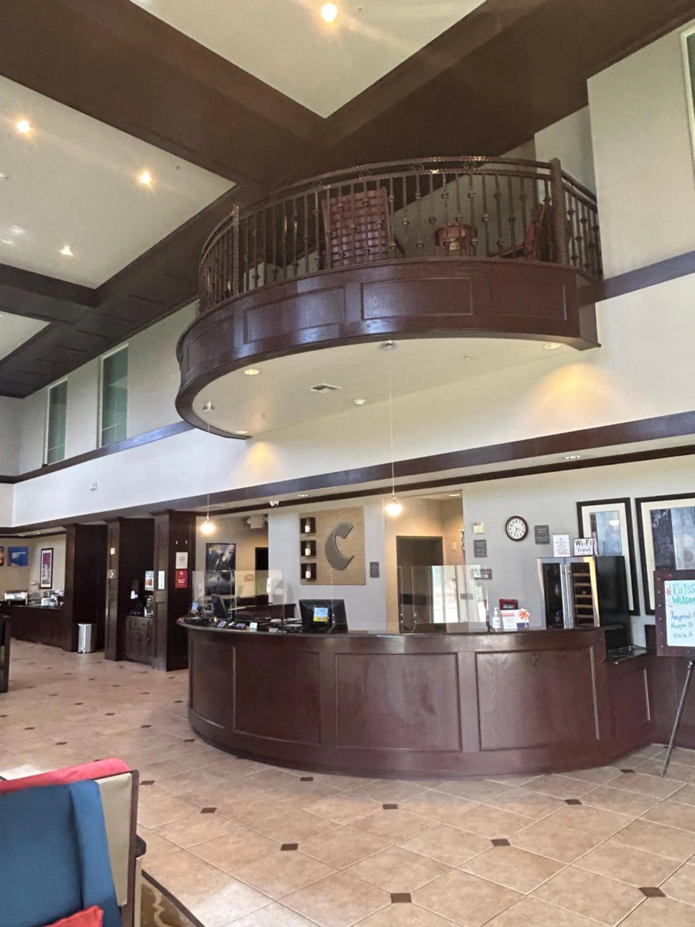 Lobby or reception in Comfort Suites Palestine