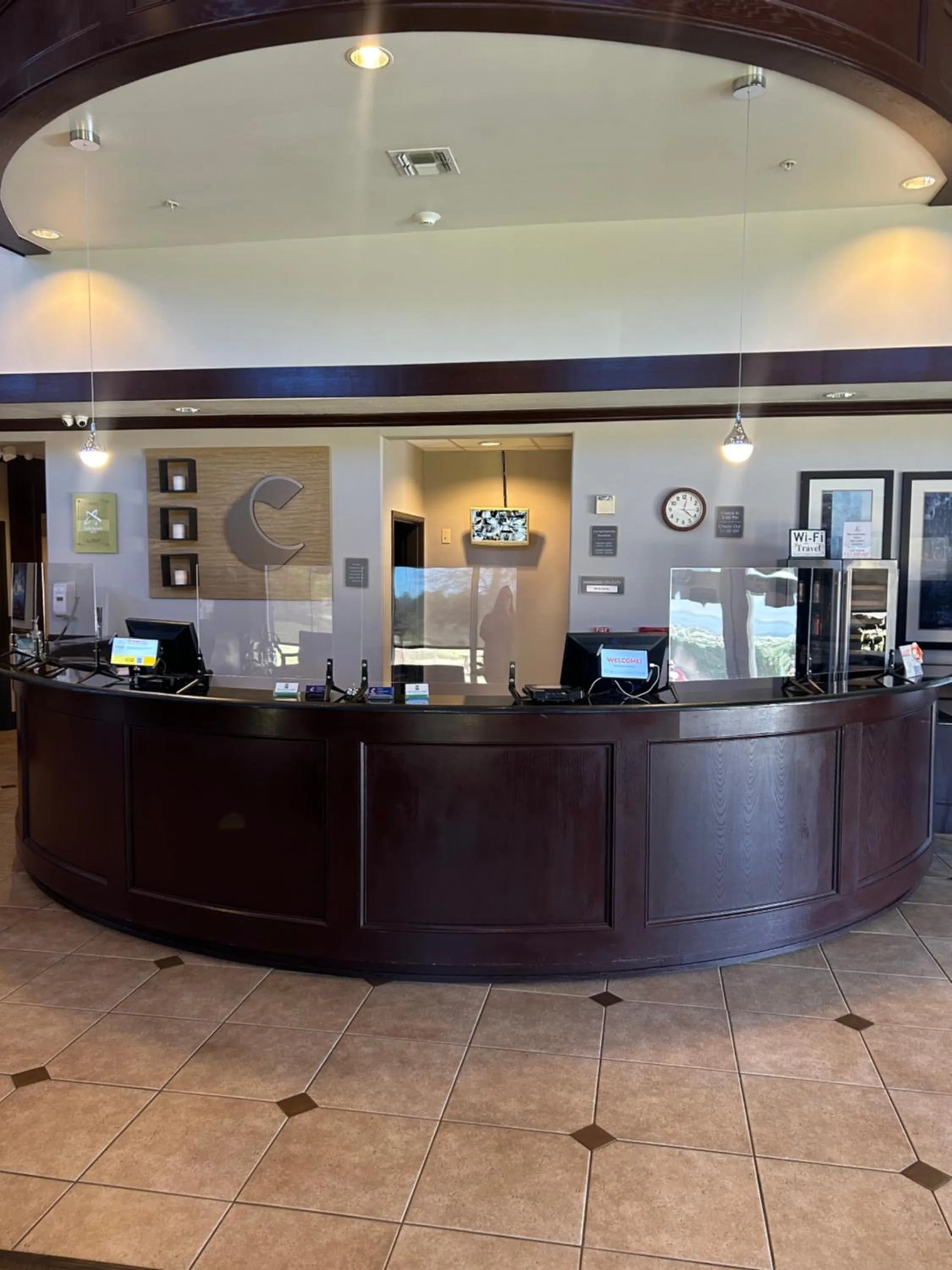 Lobby or reception in Comfort Suites Palestine