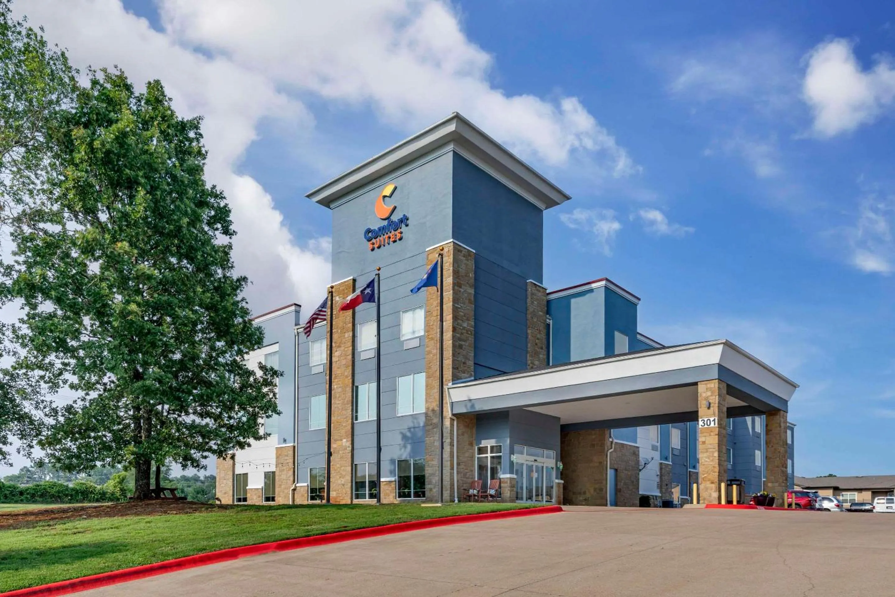 Property building in Comfort Suites Palestine