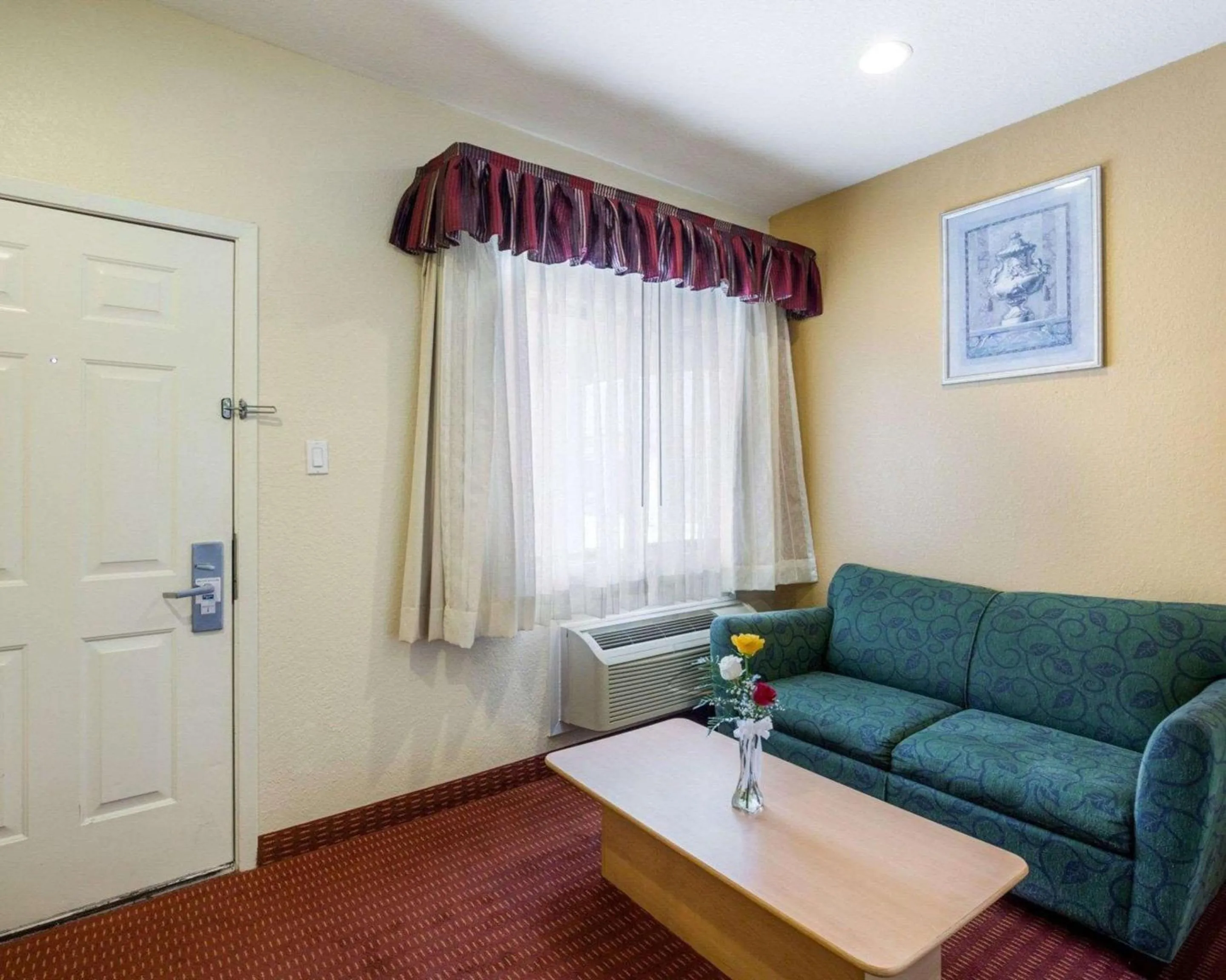 Photo of the whole room in Scottish Inn & Suites IAH West