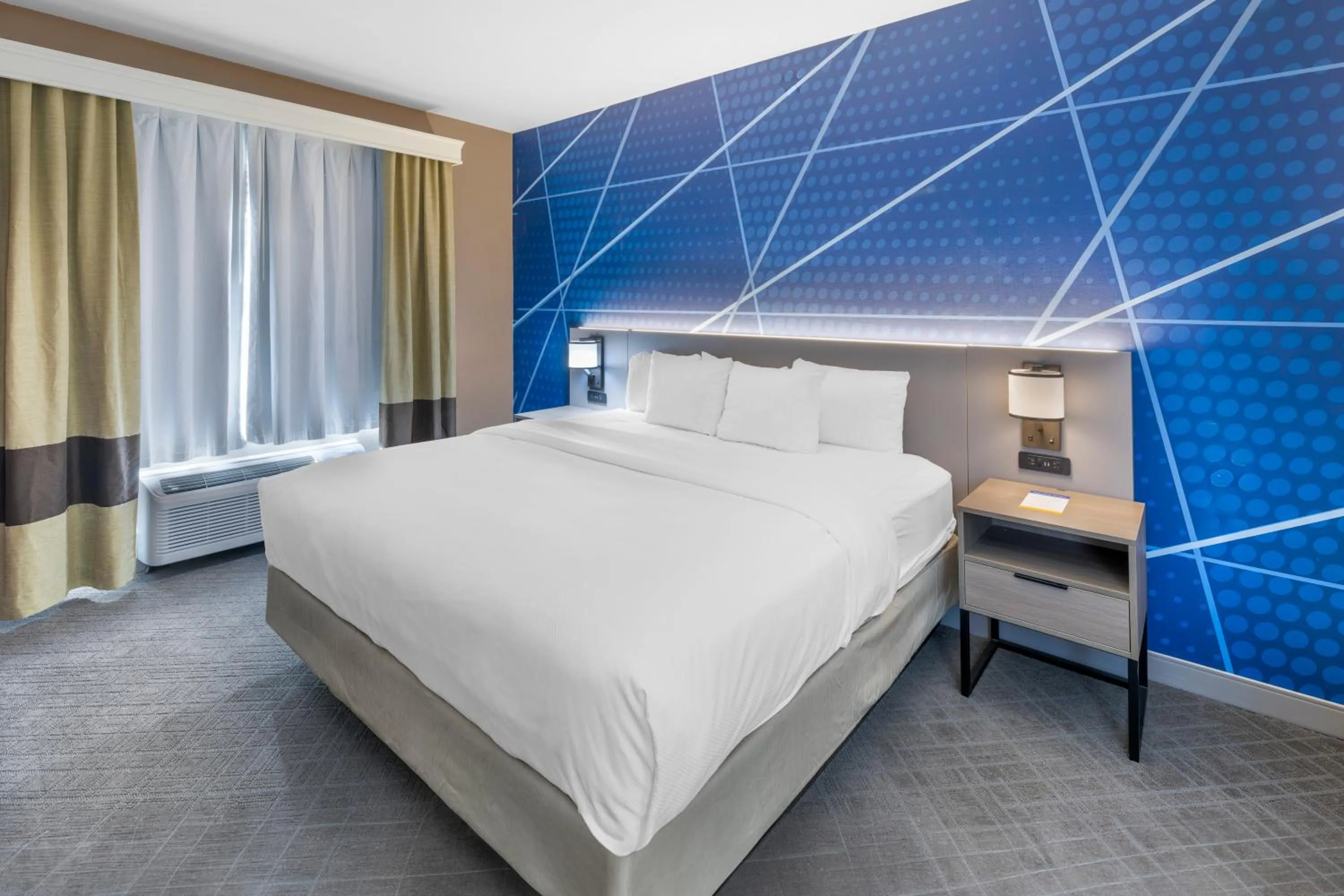 Bed in Comfort Suites Pecos