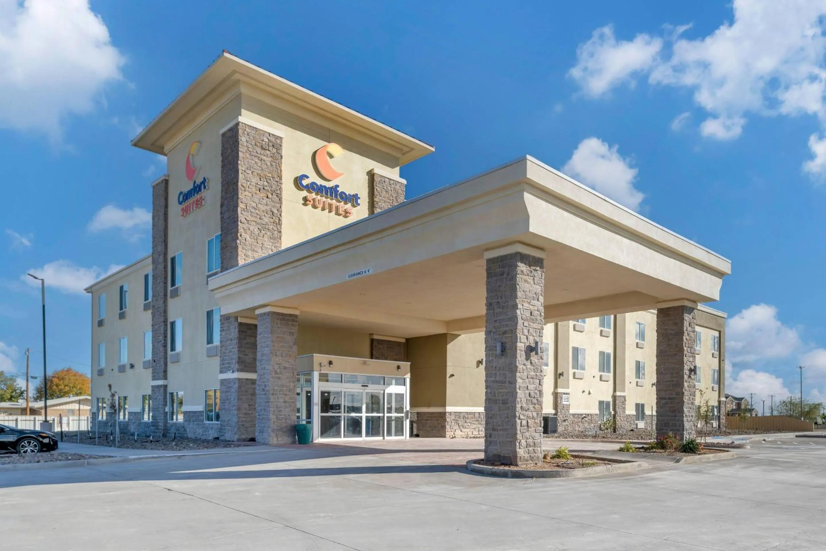 Property building in Comfort Suites Pecos