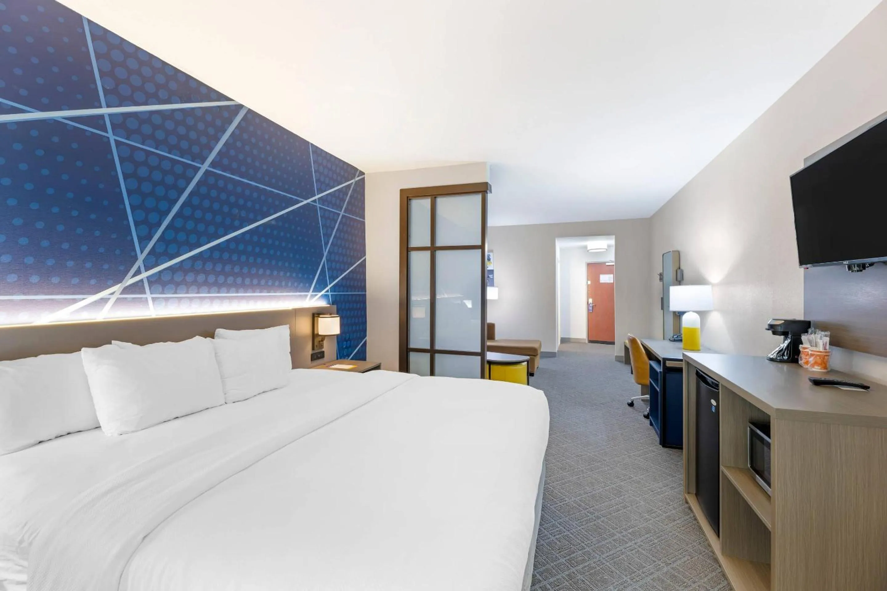 Bedroom, Bed in Comfort Suites Pecos