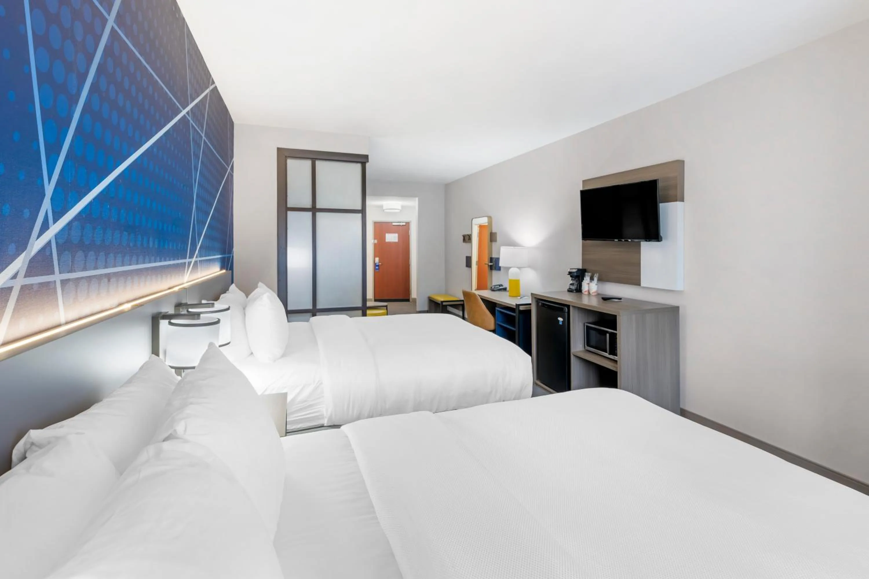 Bed in Comfort Suites Pecos