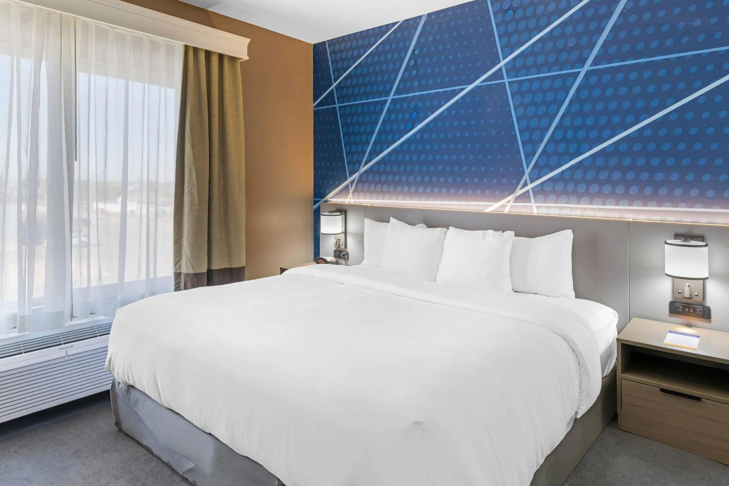 Bedroom, Bed in Comfort Suites Pecos